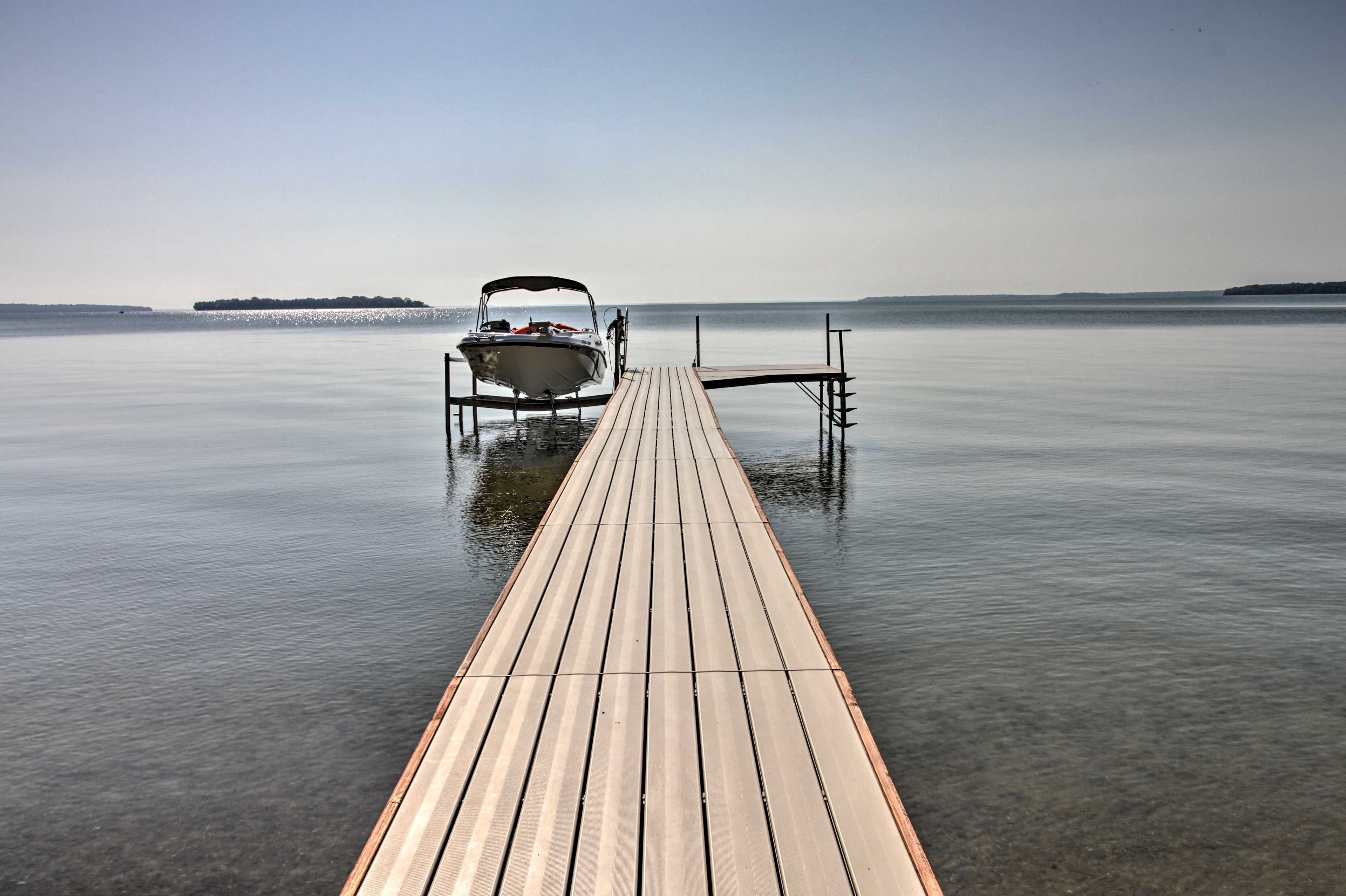 Private Dock | 4,000-Lb Boat Lift