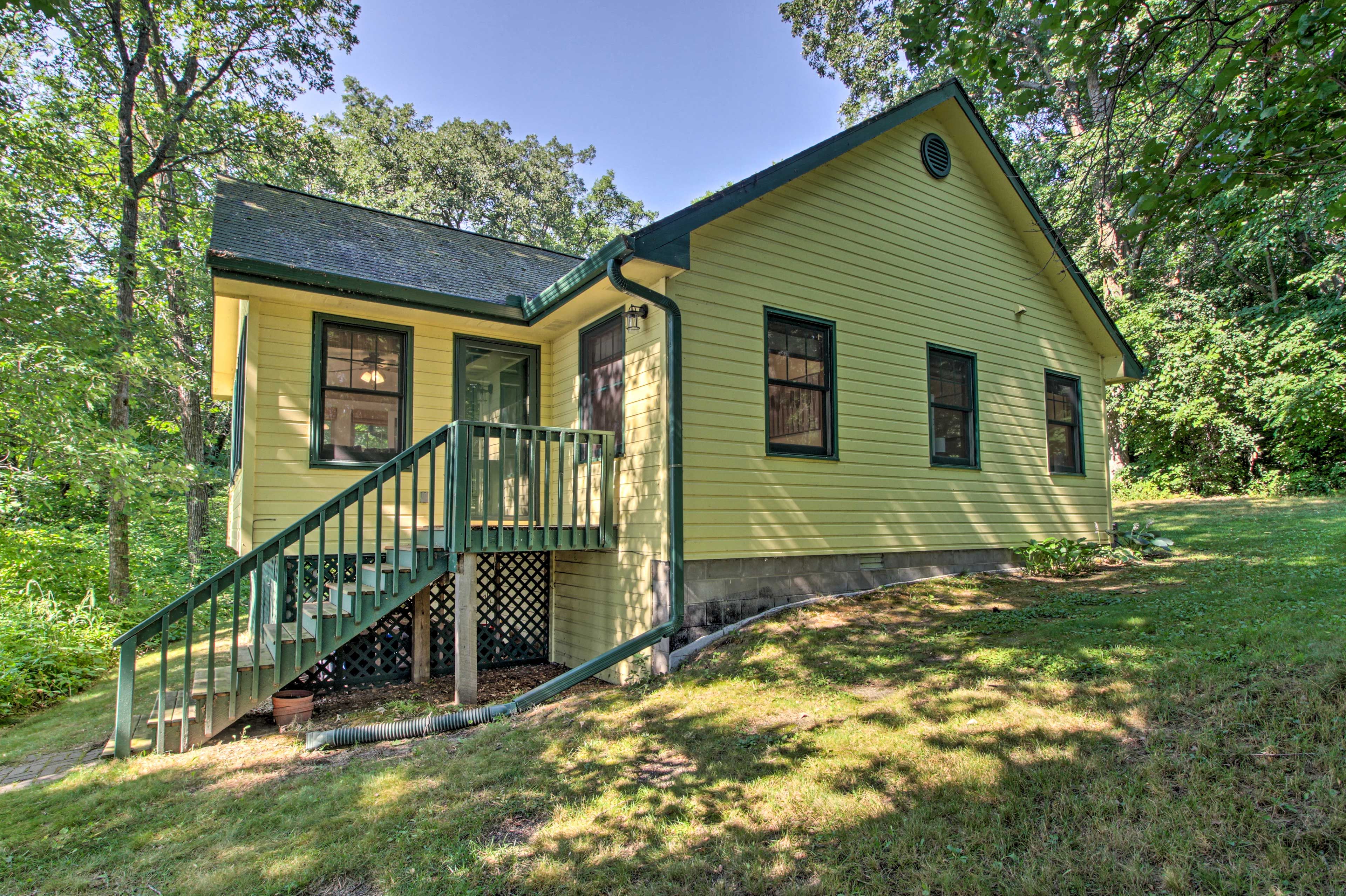 Cabin Exterior | Single Story