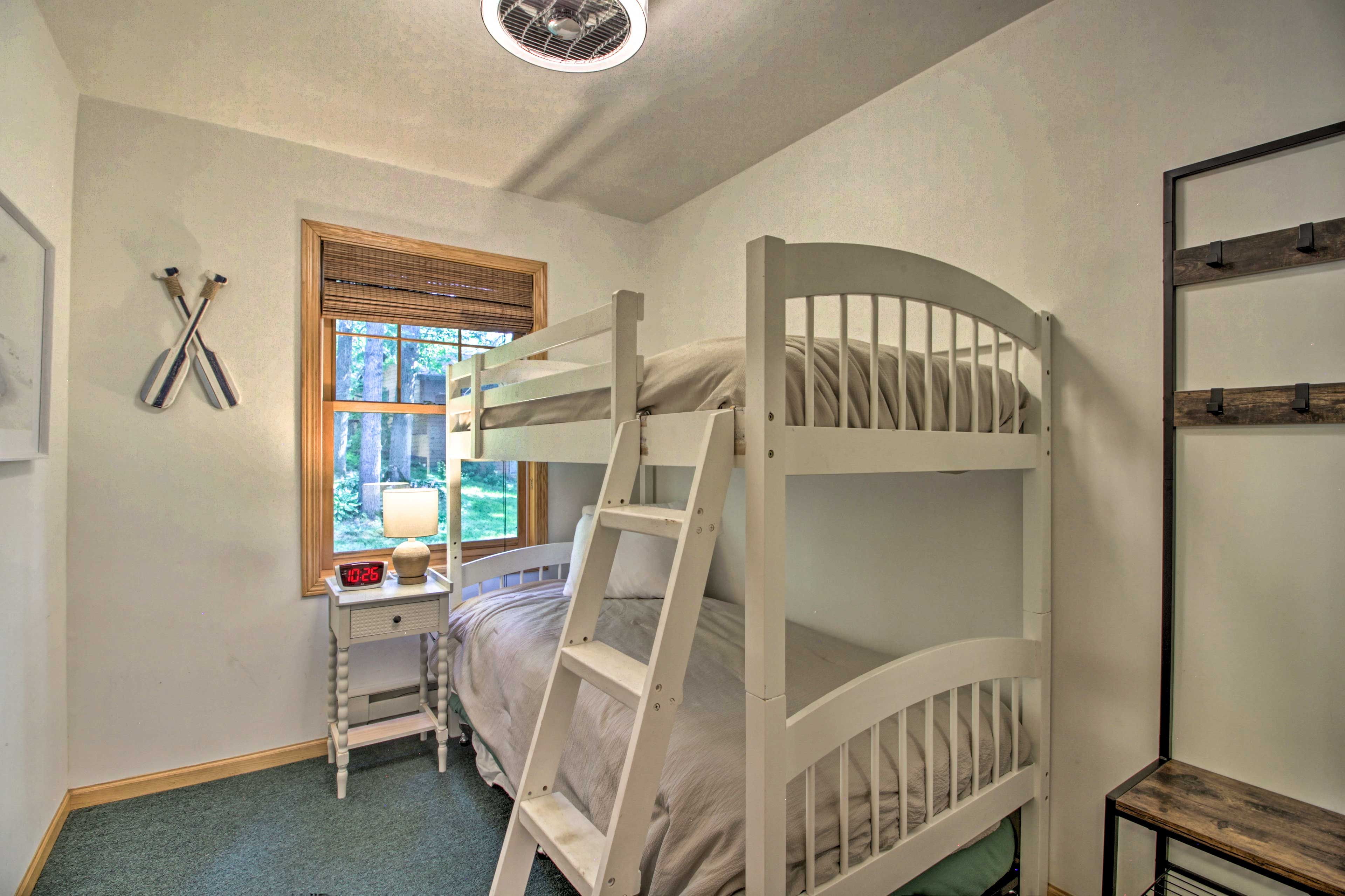 Bedroom 3 | Twin Bunk Bed w/ Twin Trundle Bed