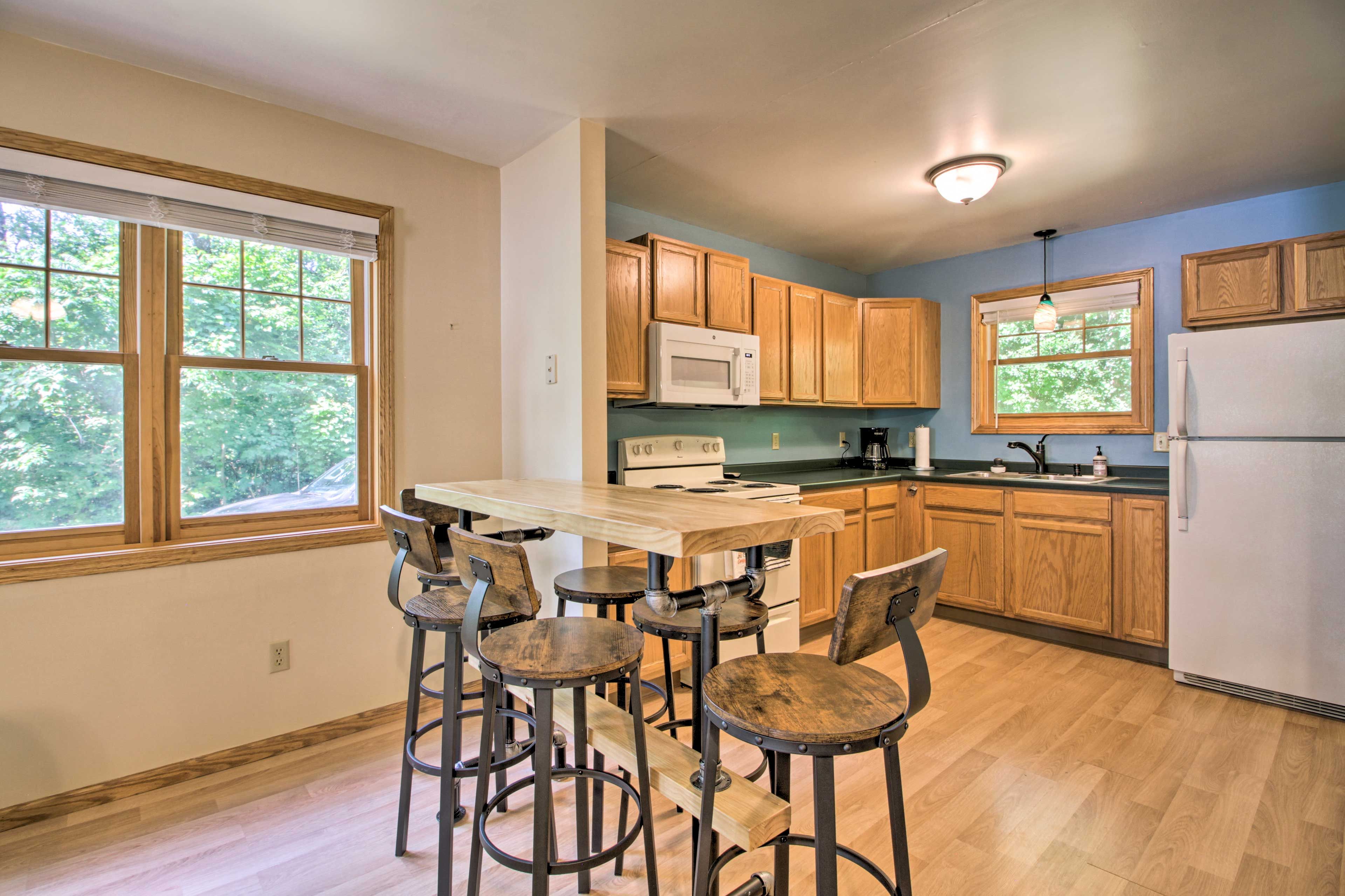 Kitchen | Well-Equipped | Cooking Basics & Spices
