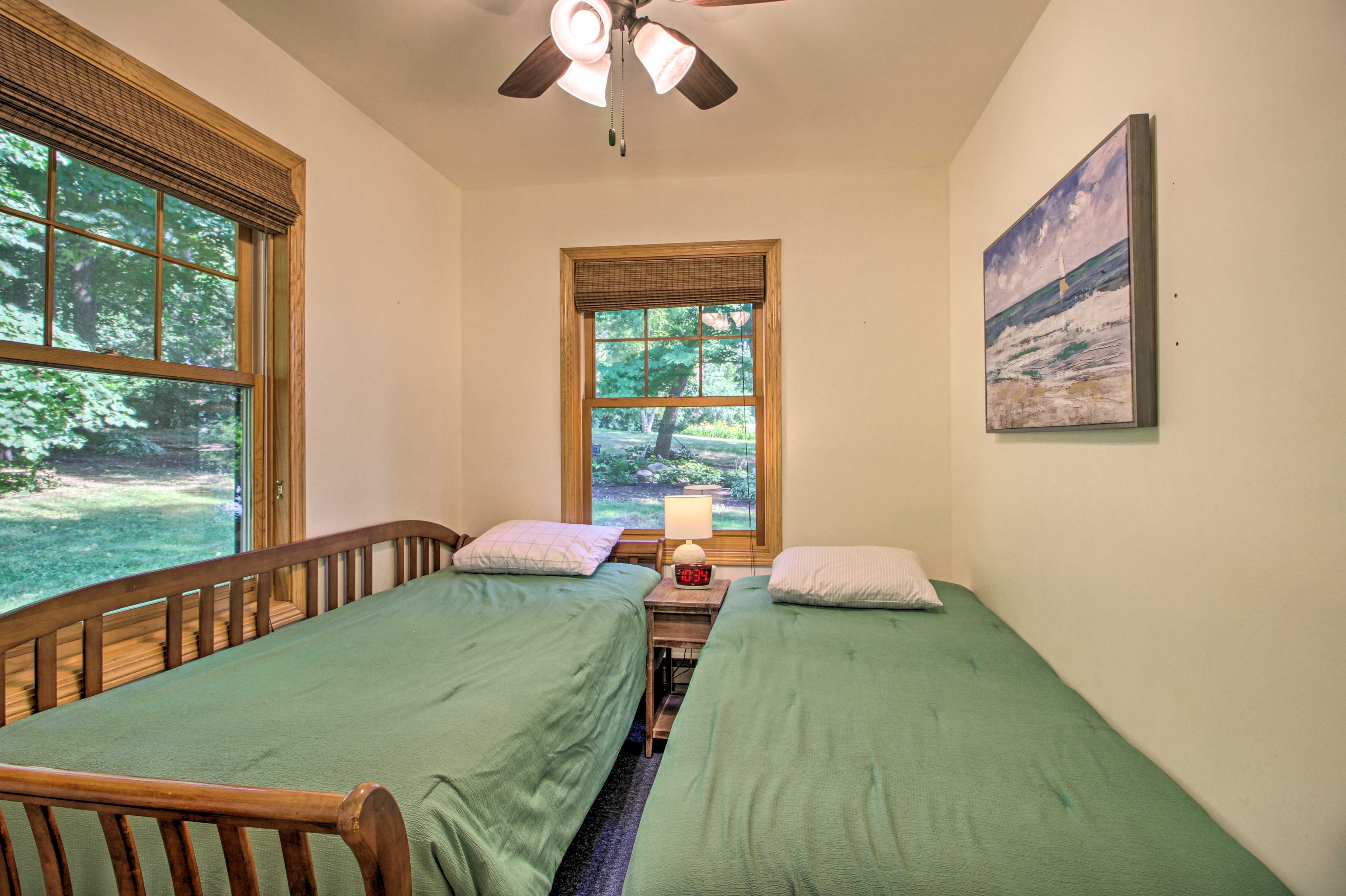 Bedroom 2 | Twin Bed w/ Twin Trundle Bed