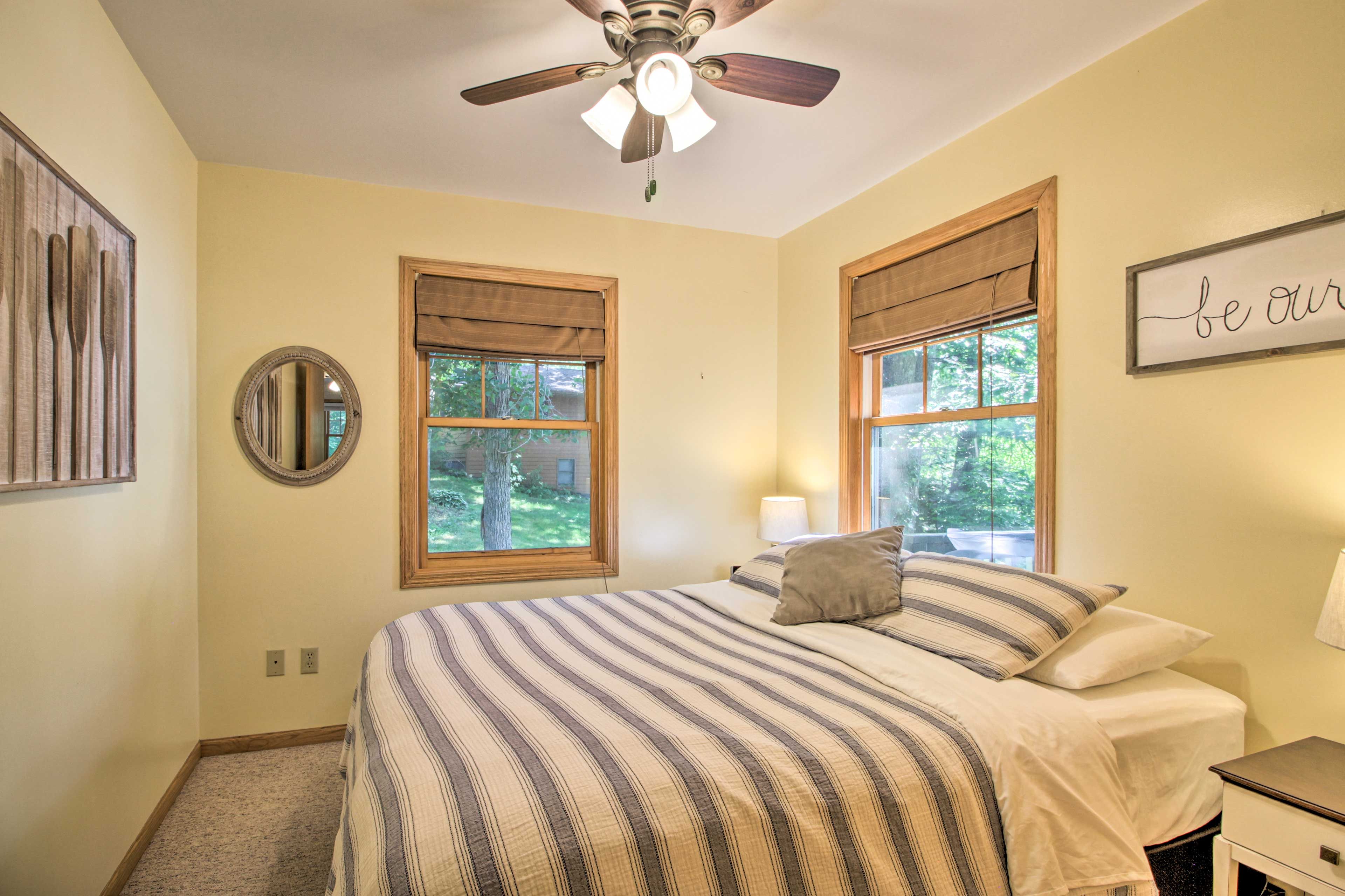 Bedroom 1 | Queen Bed