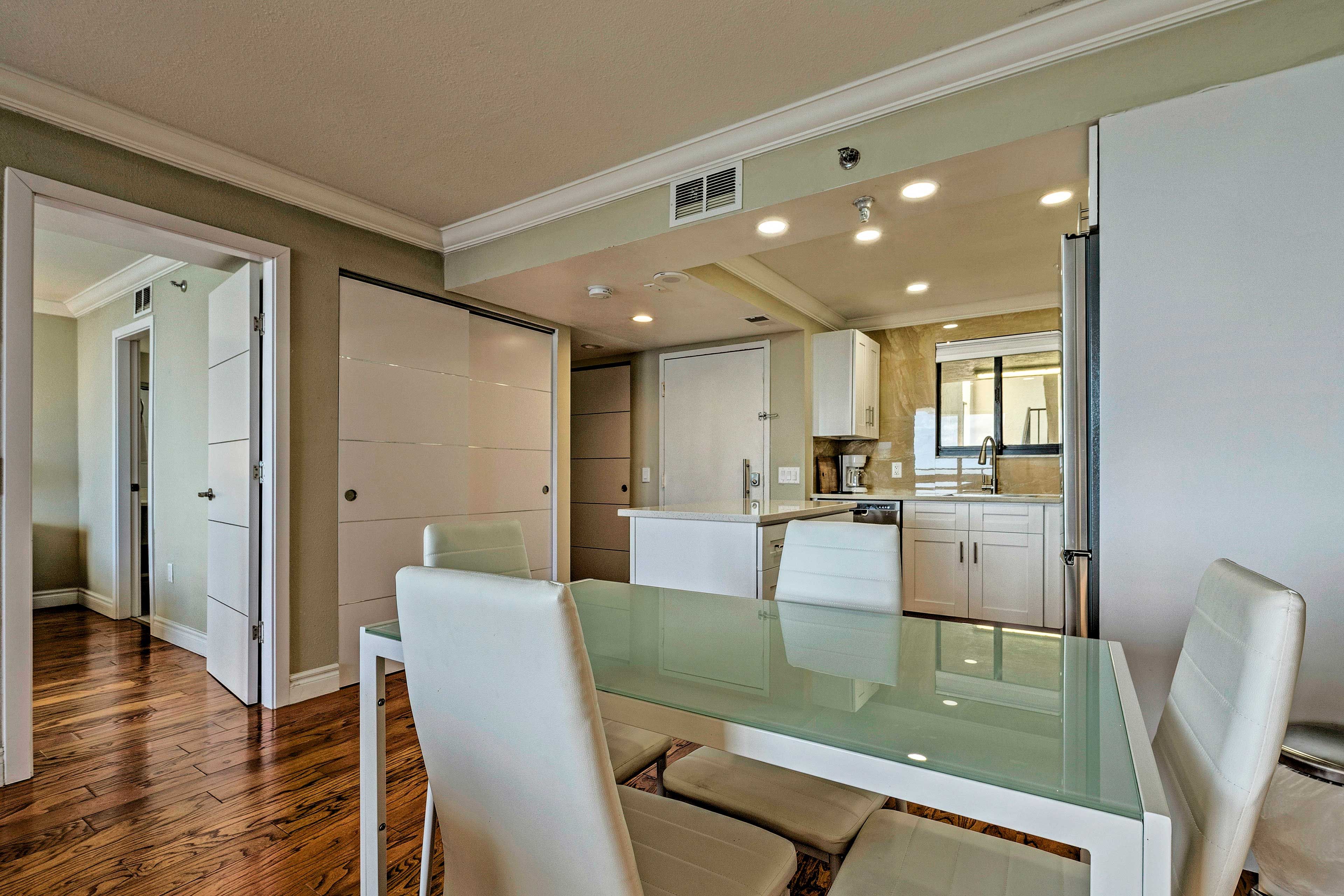 Dining Area | Dishware Provided