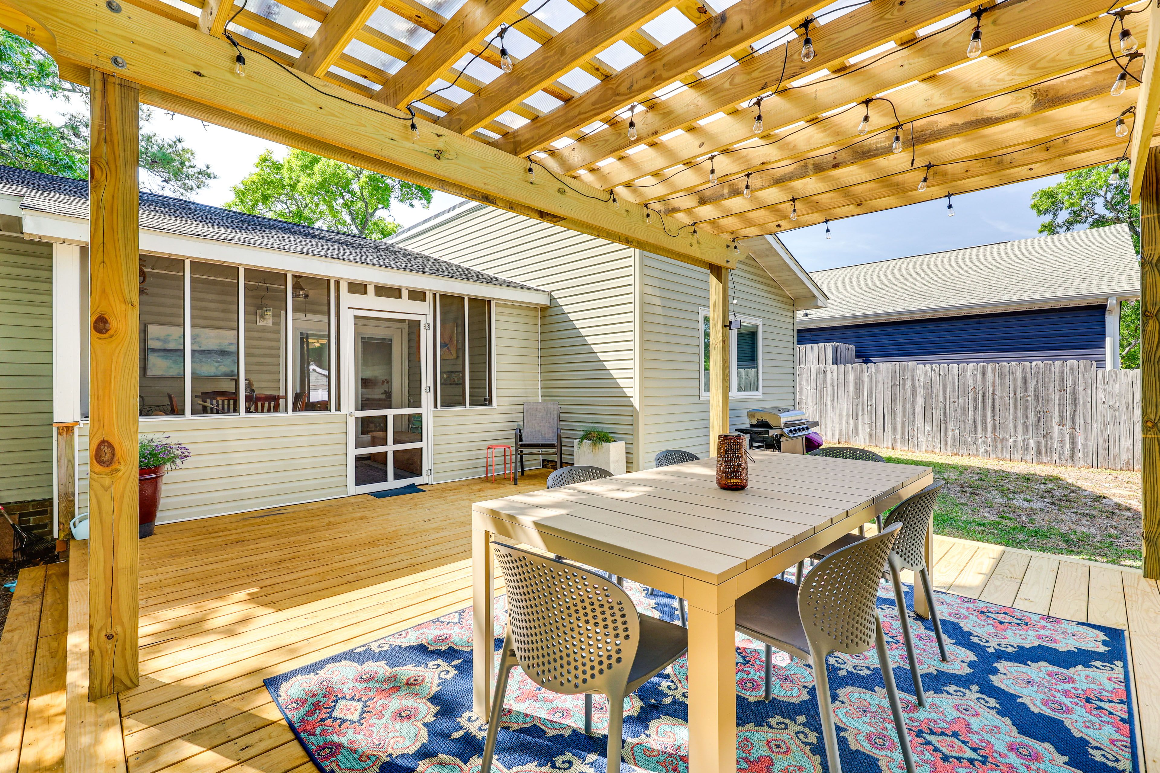 Deck | Pergola | Gas Grill