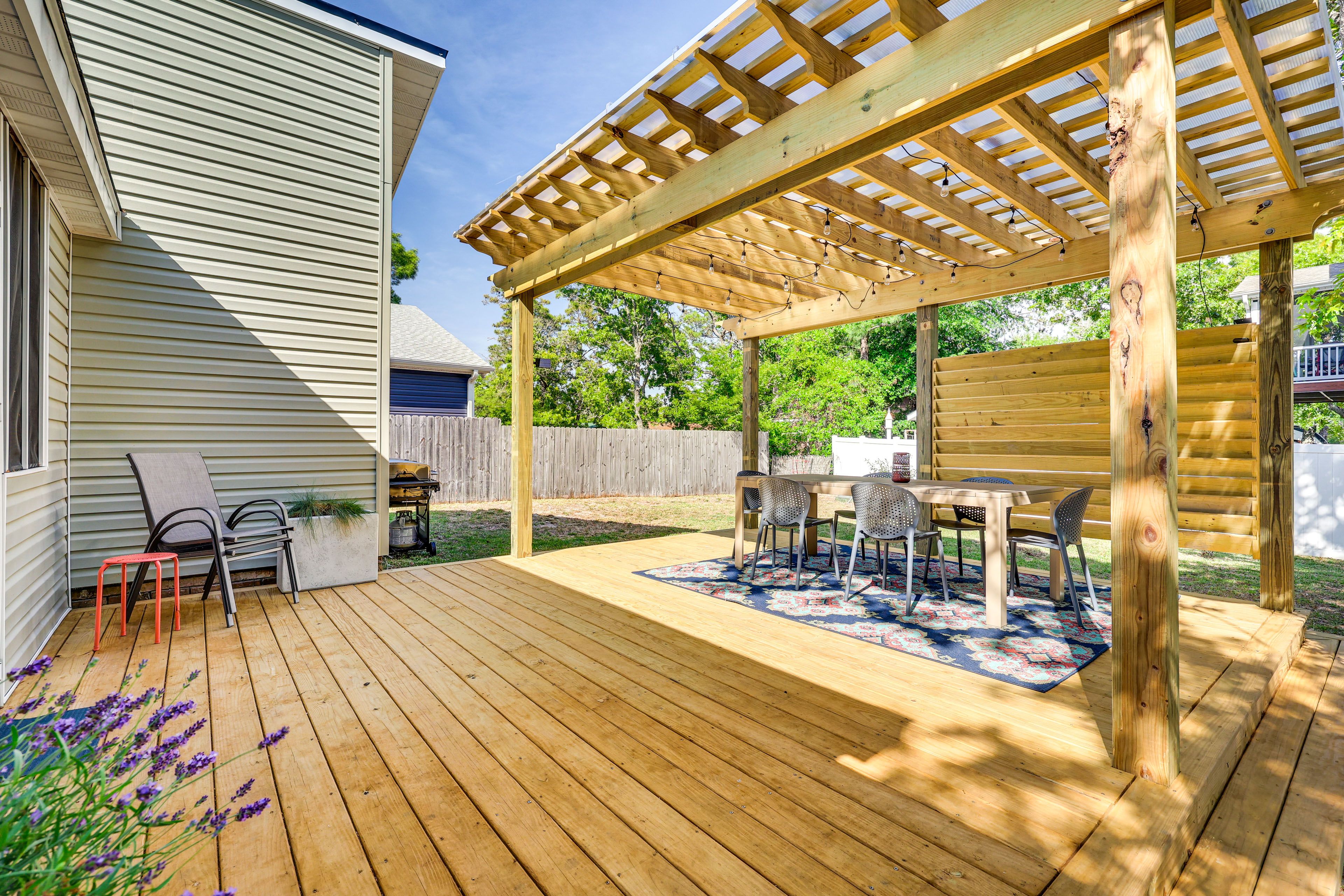Deck | Dining Area | Gas Grill