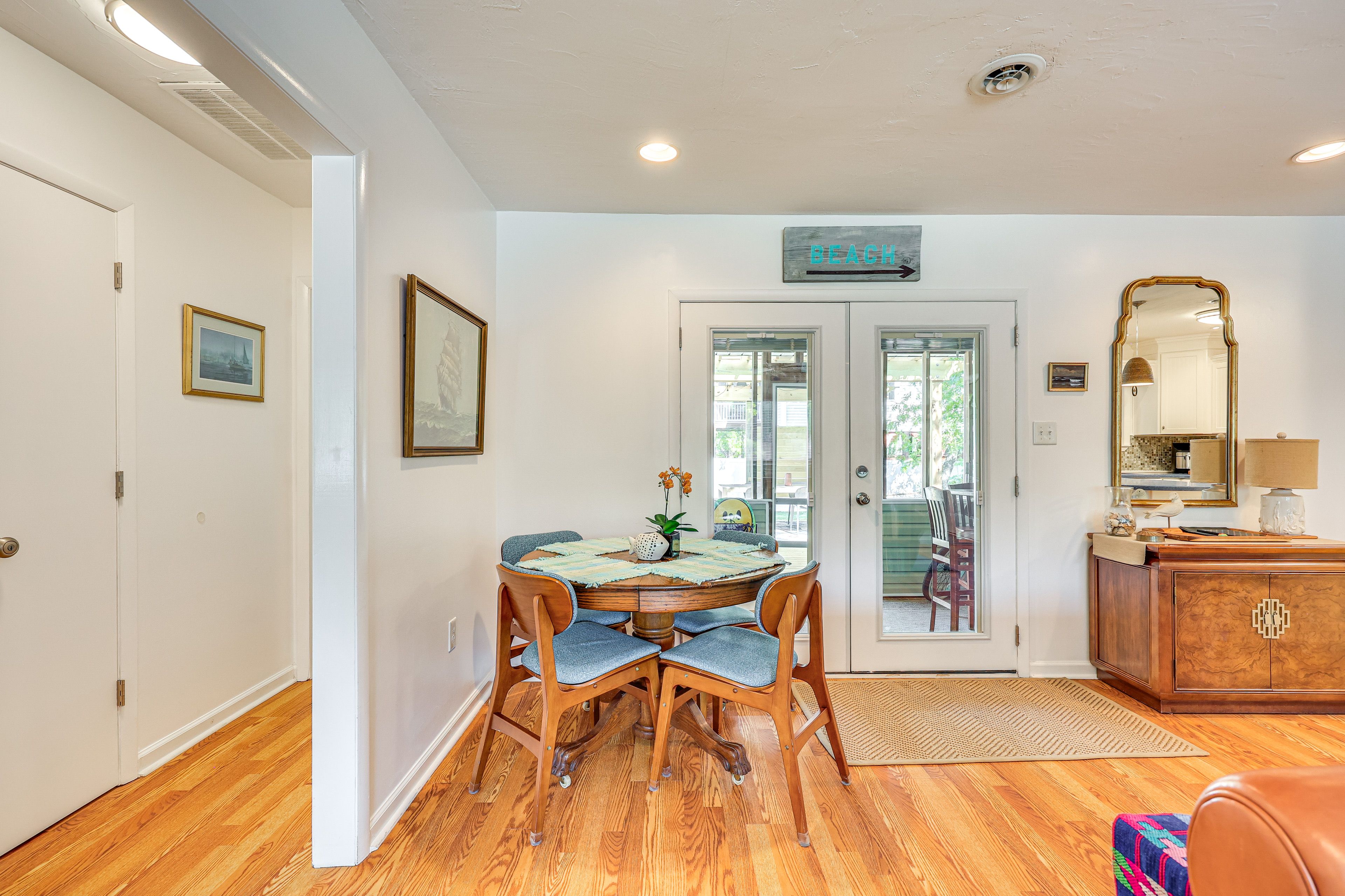 Dining Area | Dishware & Flatware