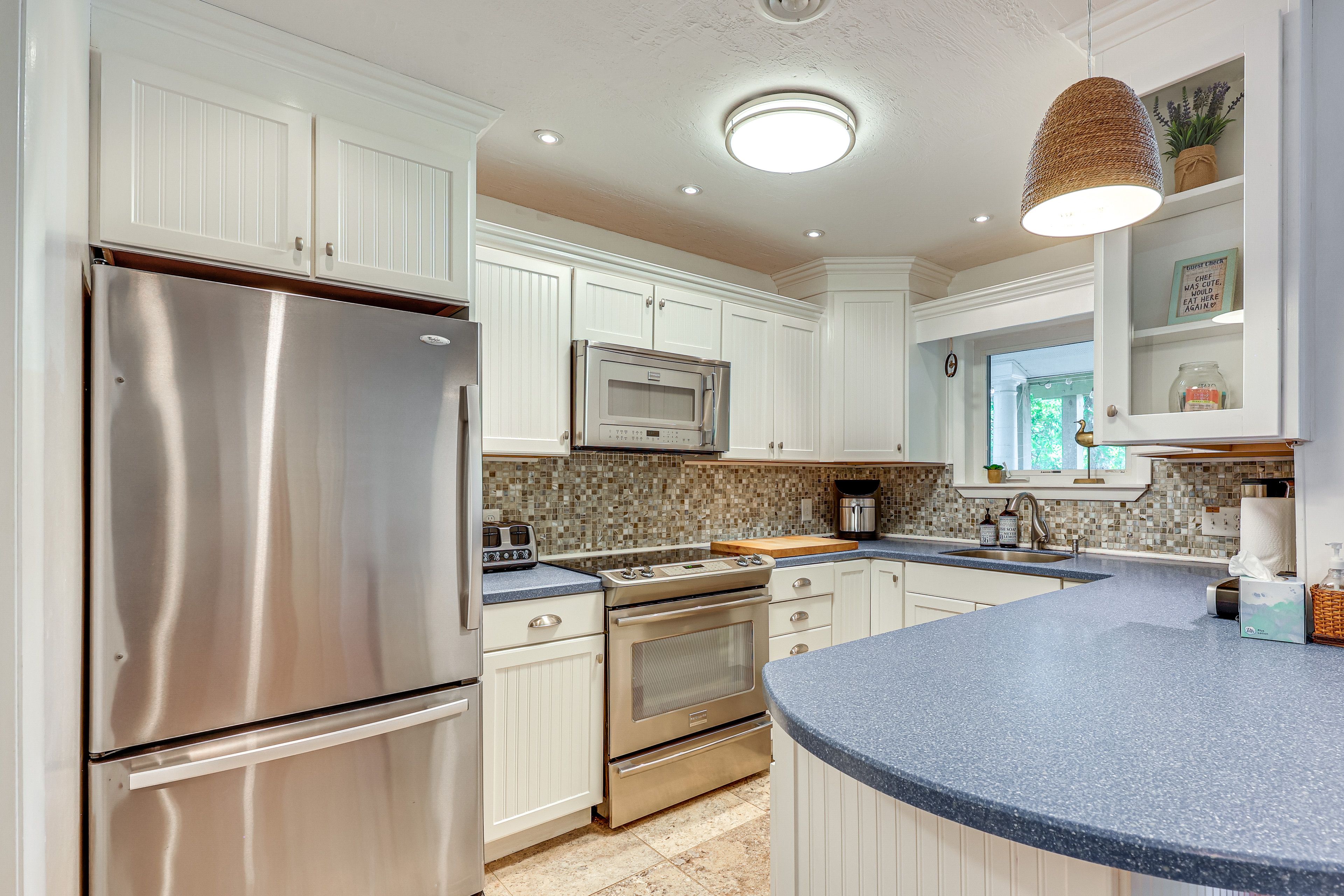 Kitchen | Fully Equipped w/ Cooking Basics