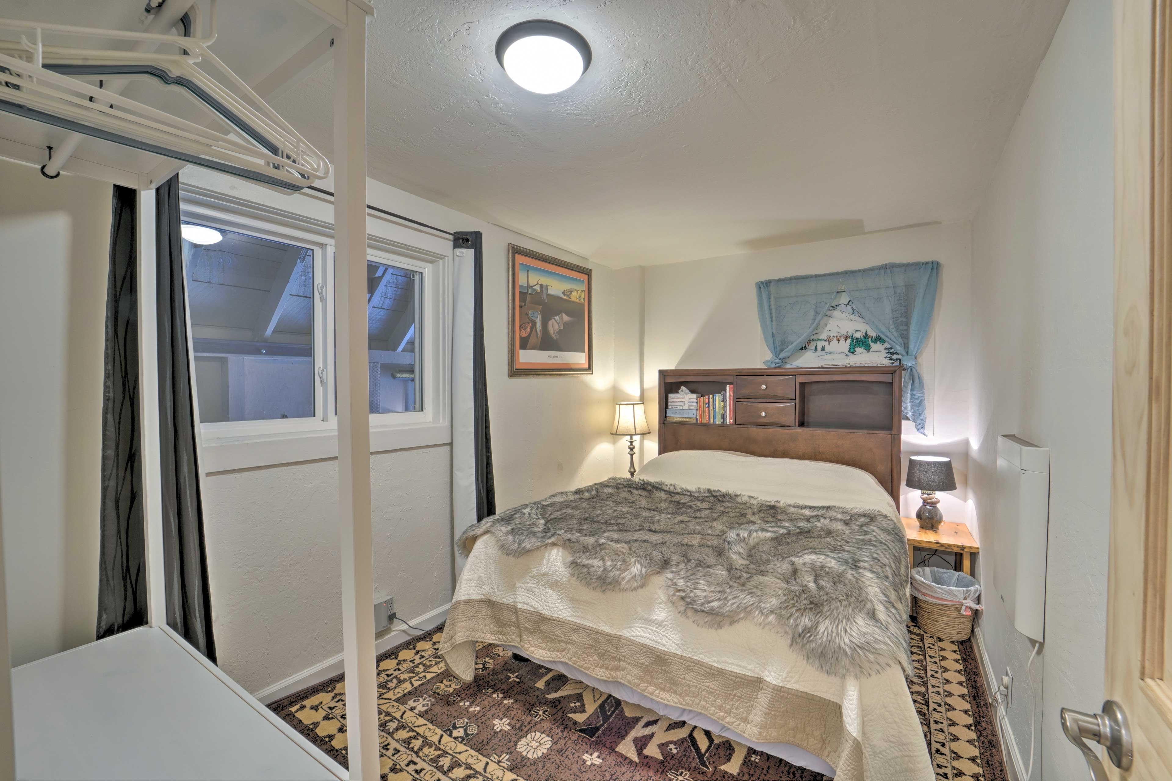Bedroom 1 | Queen Bed | Linens Provided