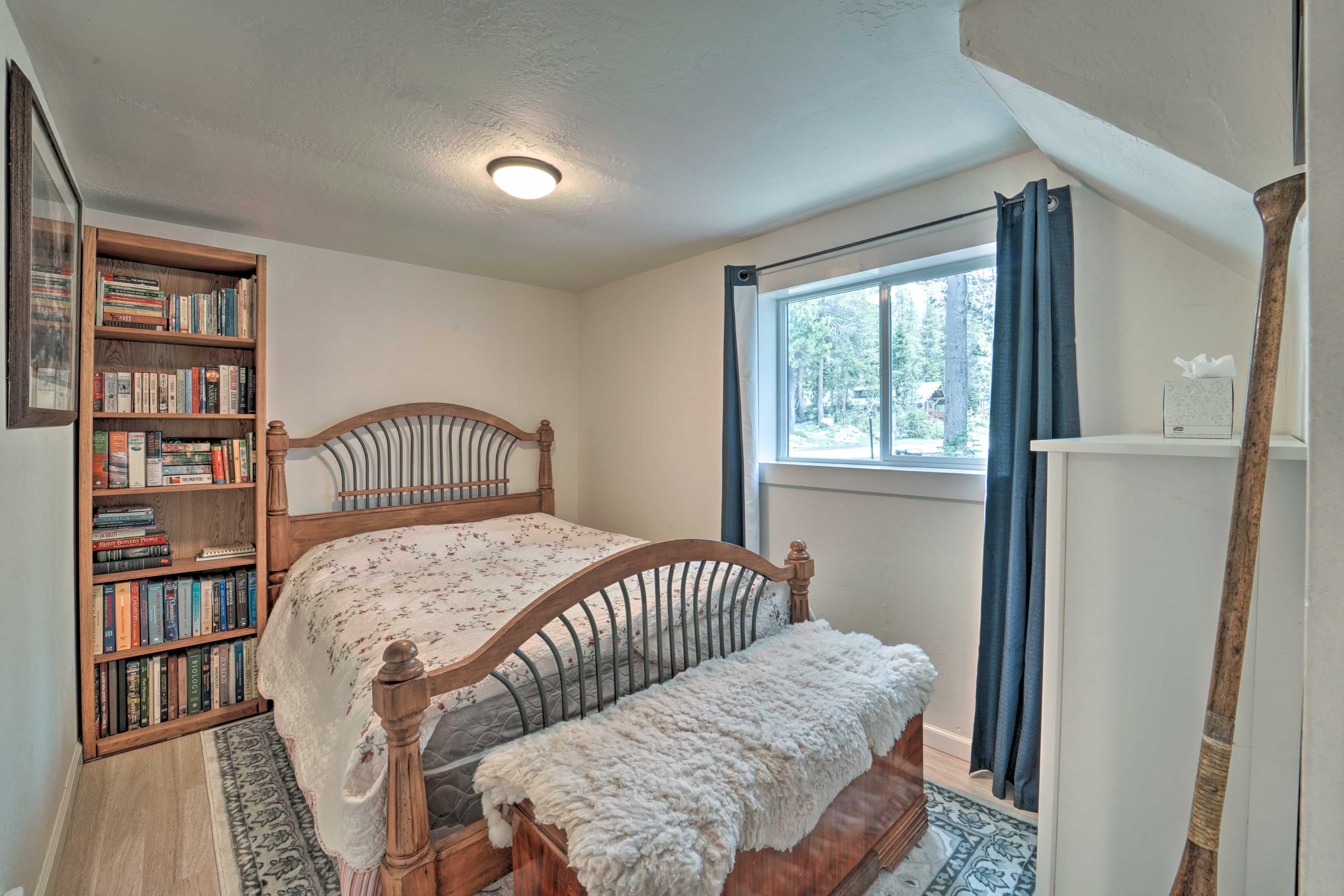 Bedroom 2 | Queen Bed