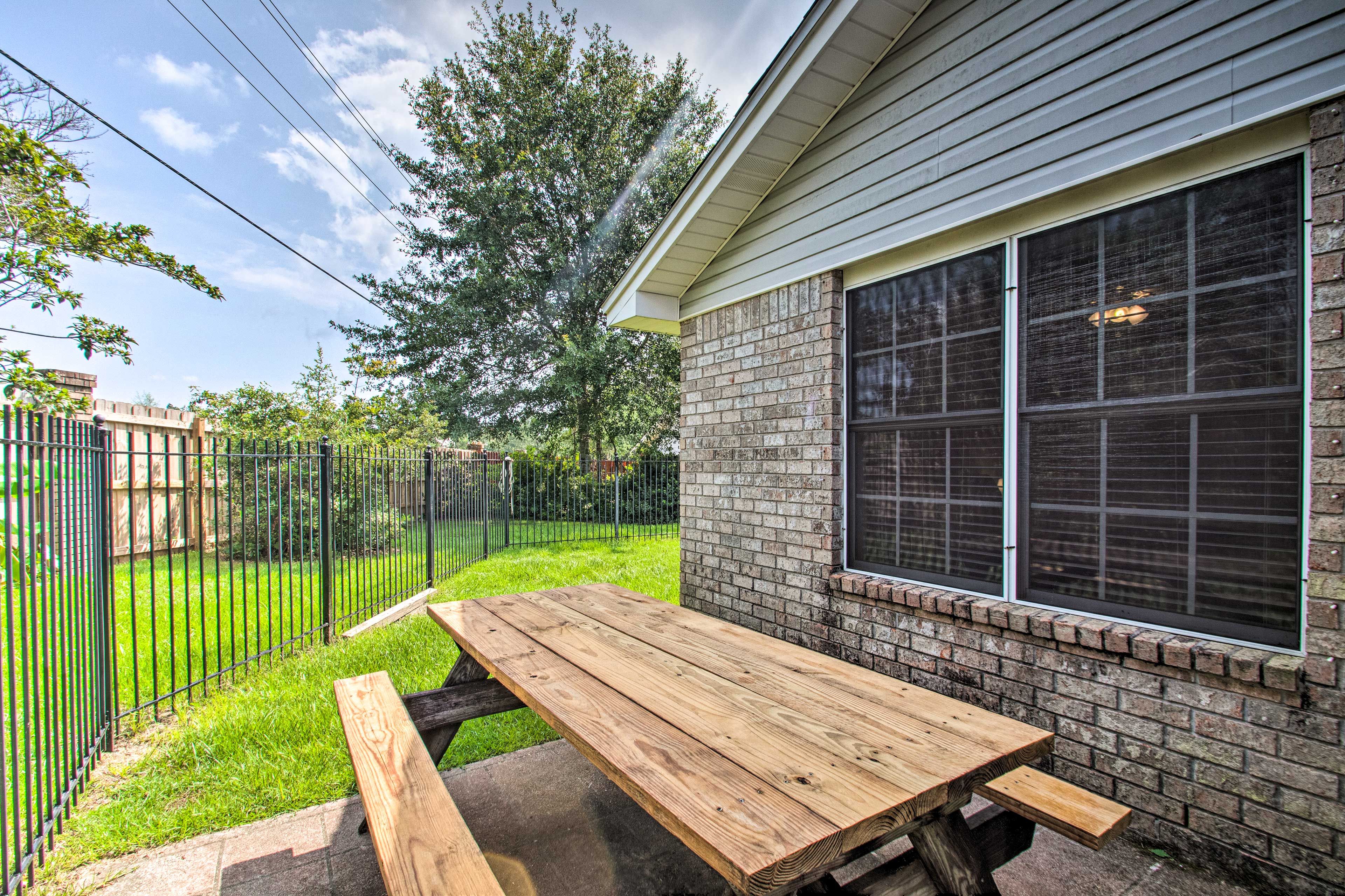 Fenced Backyard | Outdoor Dining Area