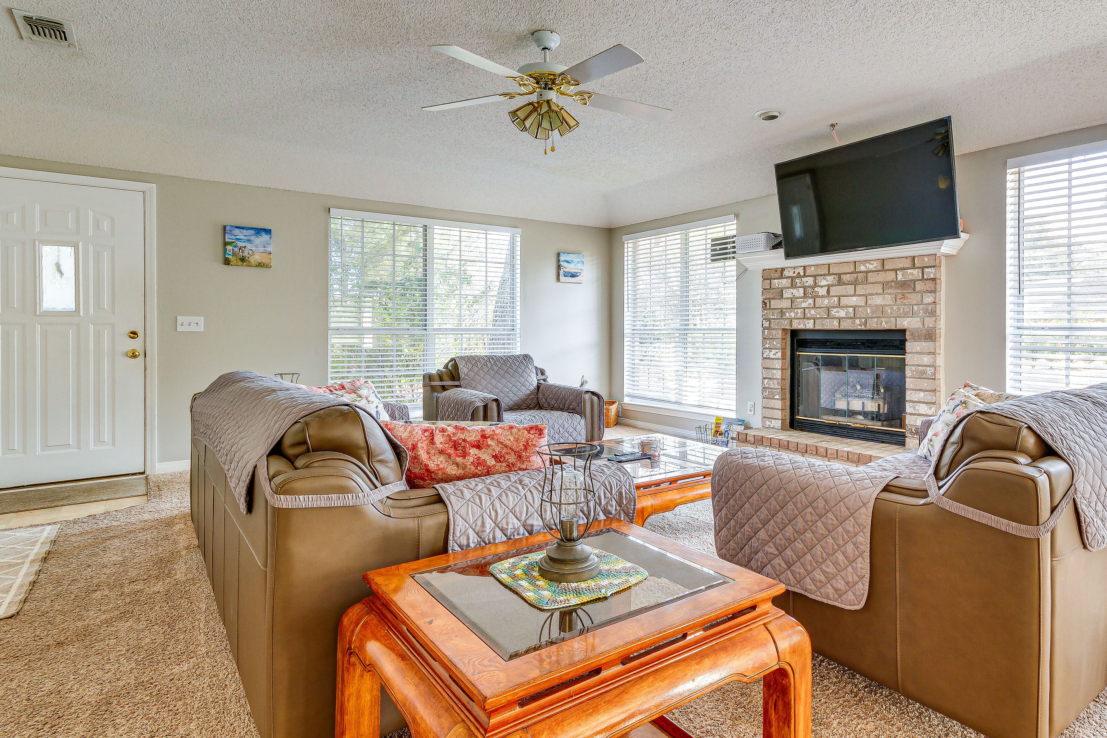 Living Room | Fireplace