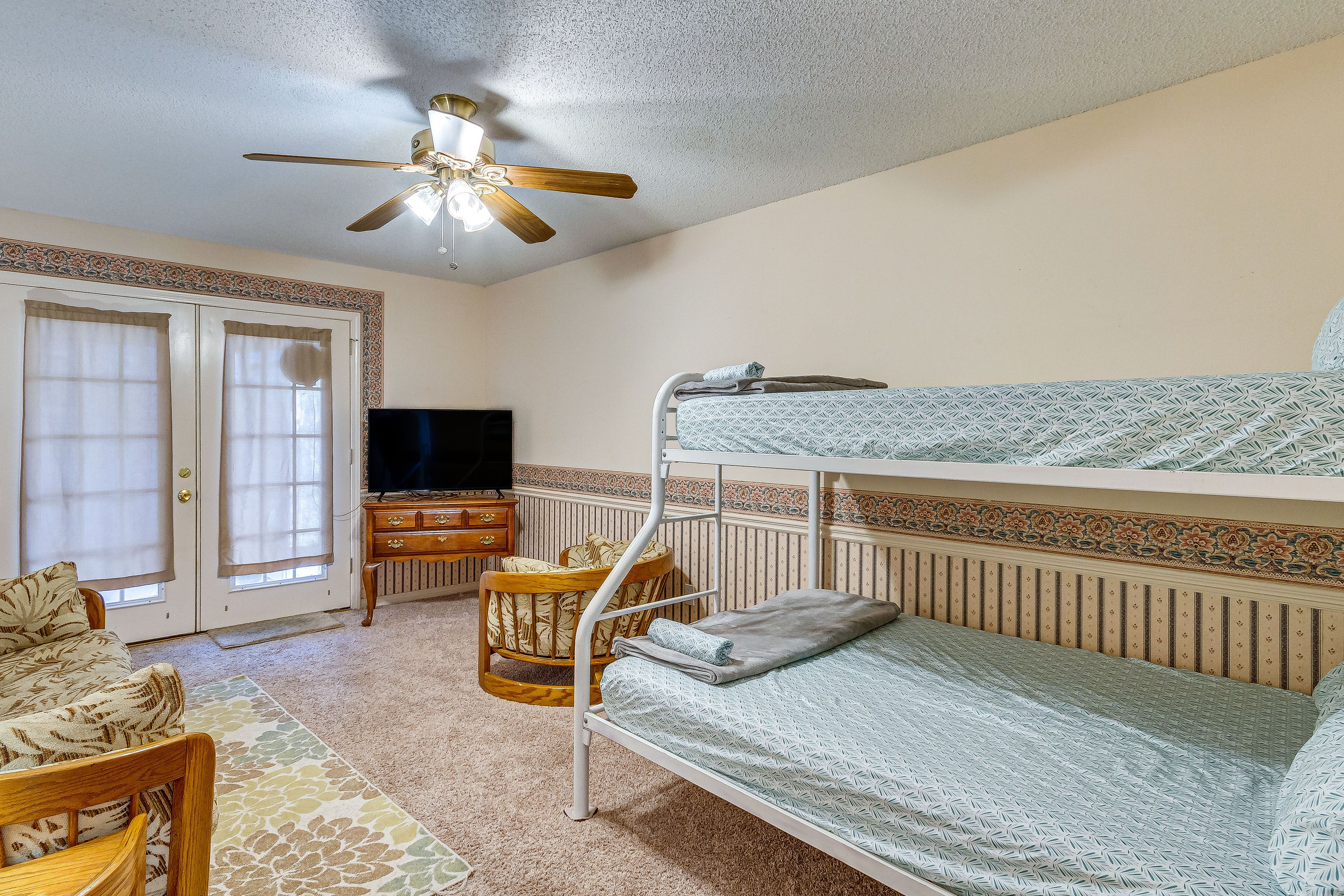 Bedroom 3 | Twin/Full Bunk Bed