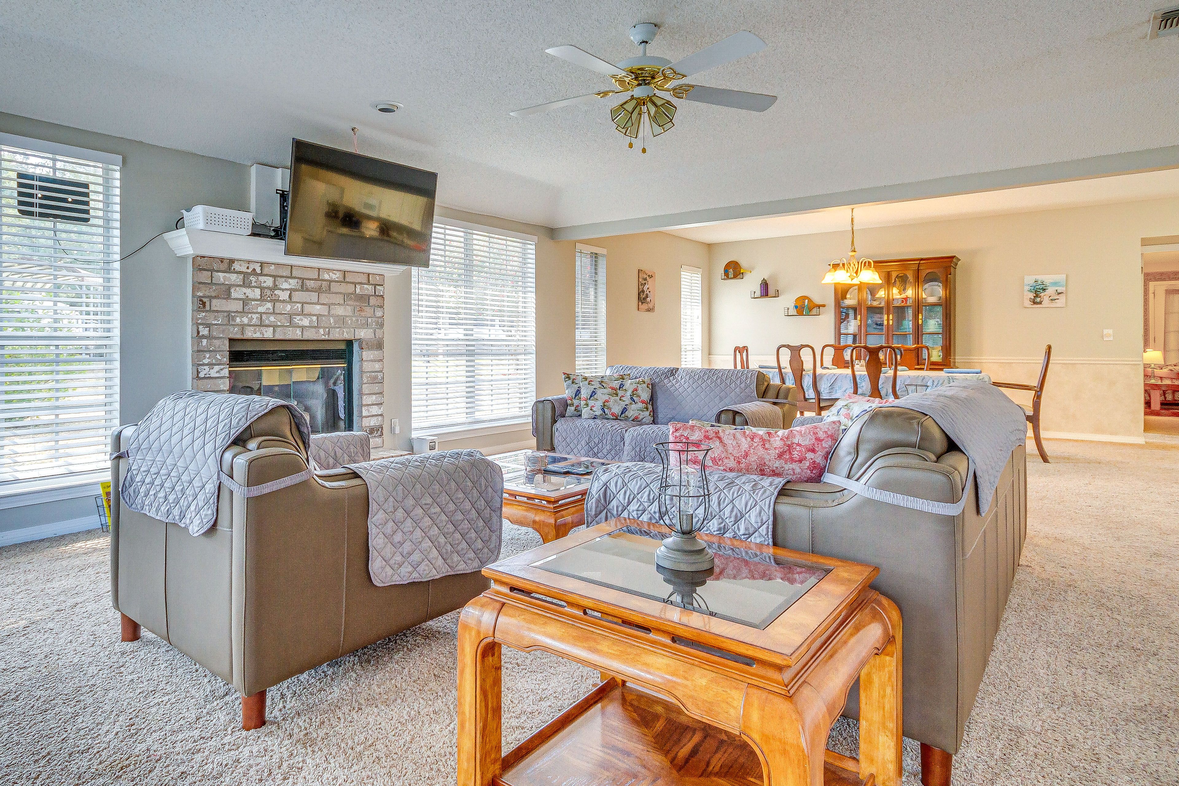 Interior | Open Floor Plan | Free WiFi