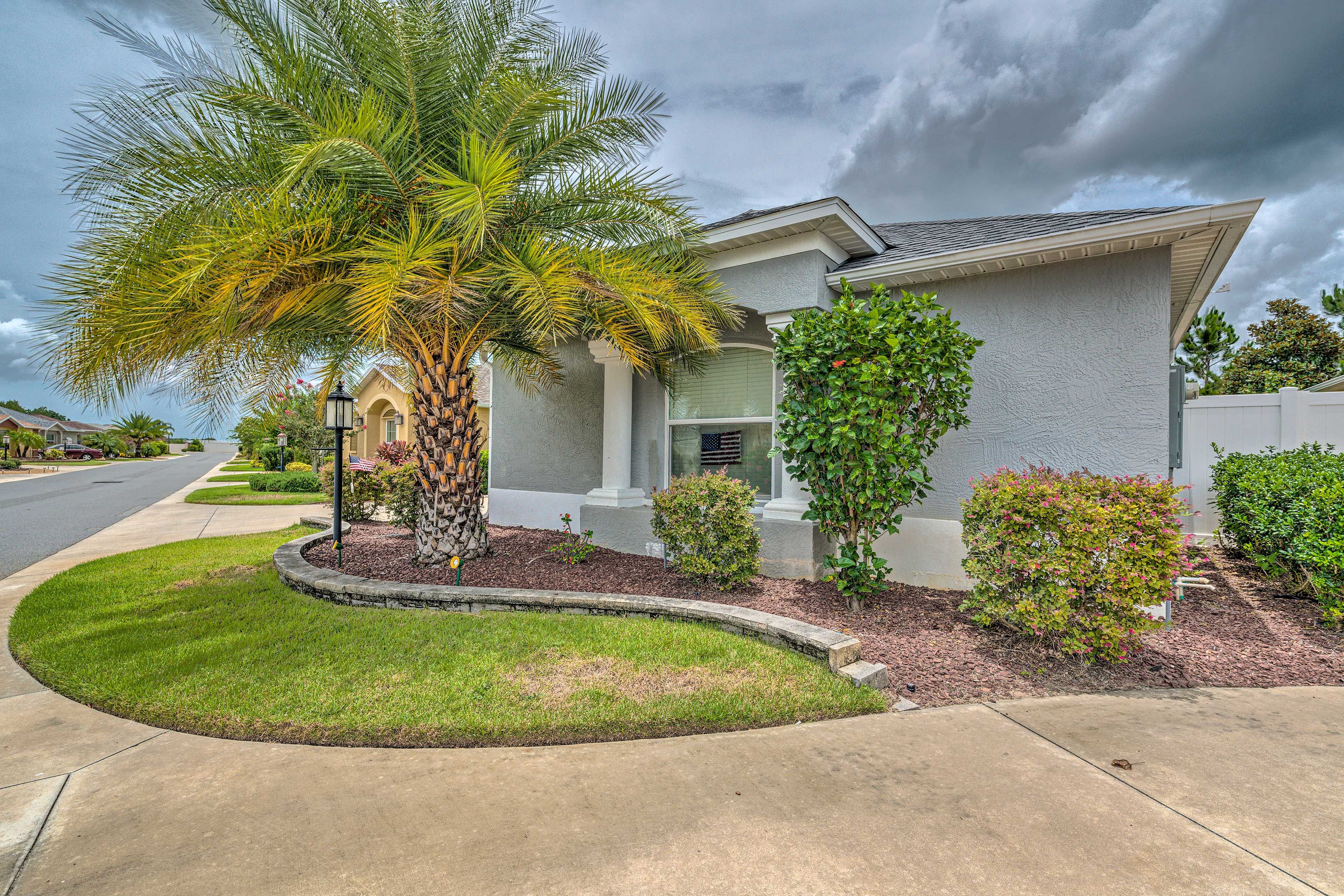 Parking | Driveway (2 Vehicles) | Garage (2 Vehicles)