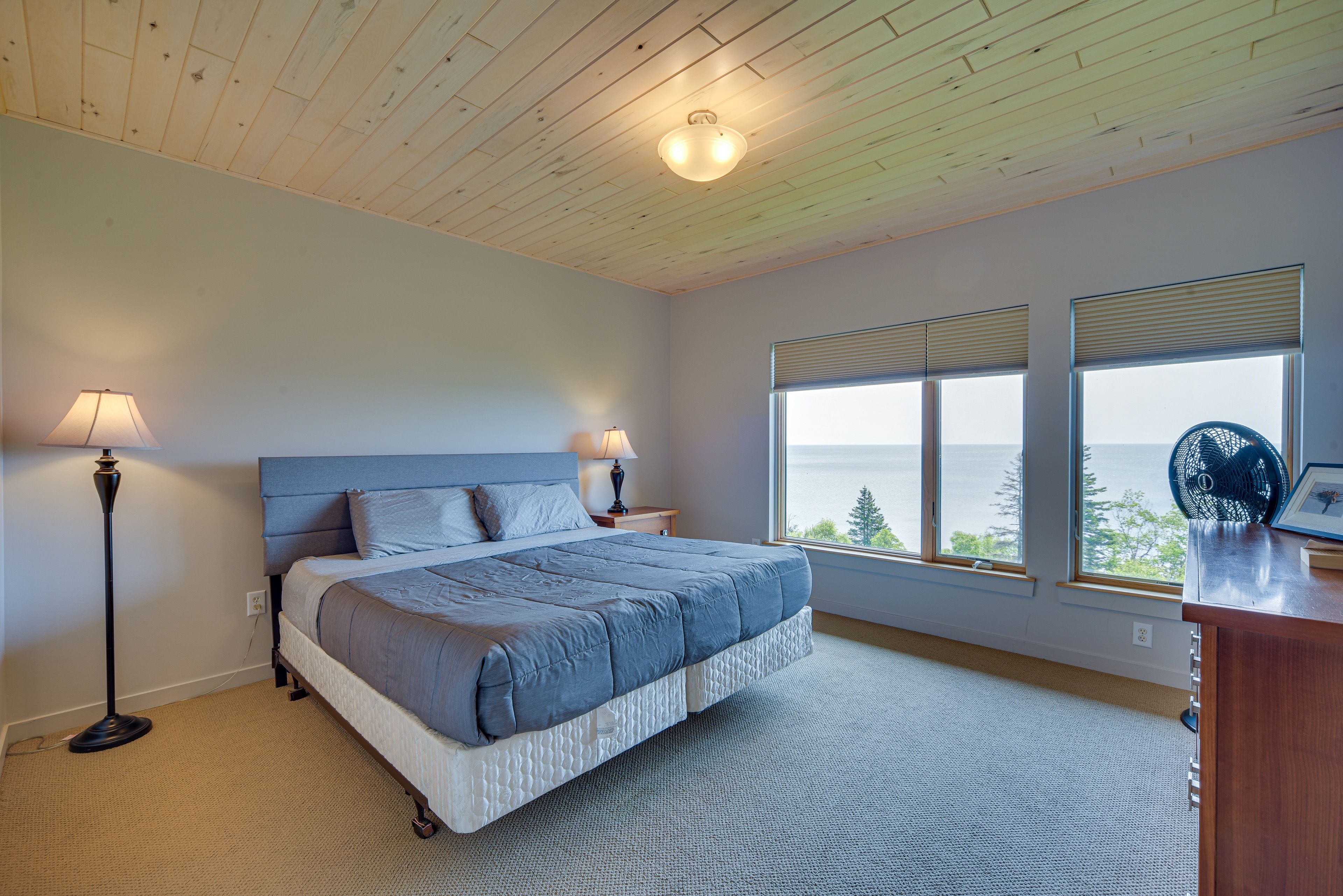 Bedroom | King Bed | Linens Provided | Upper Level