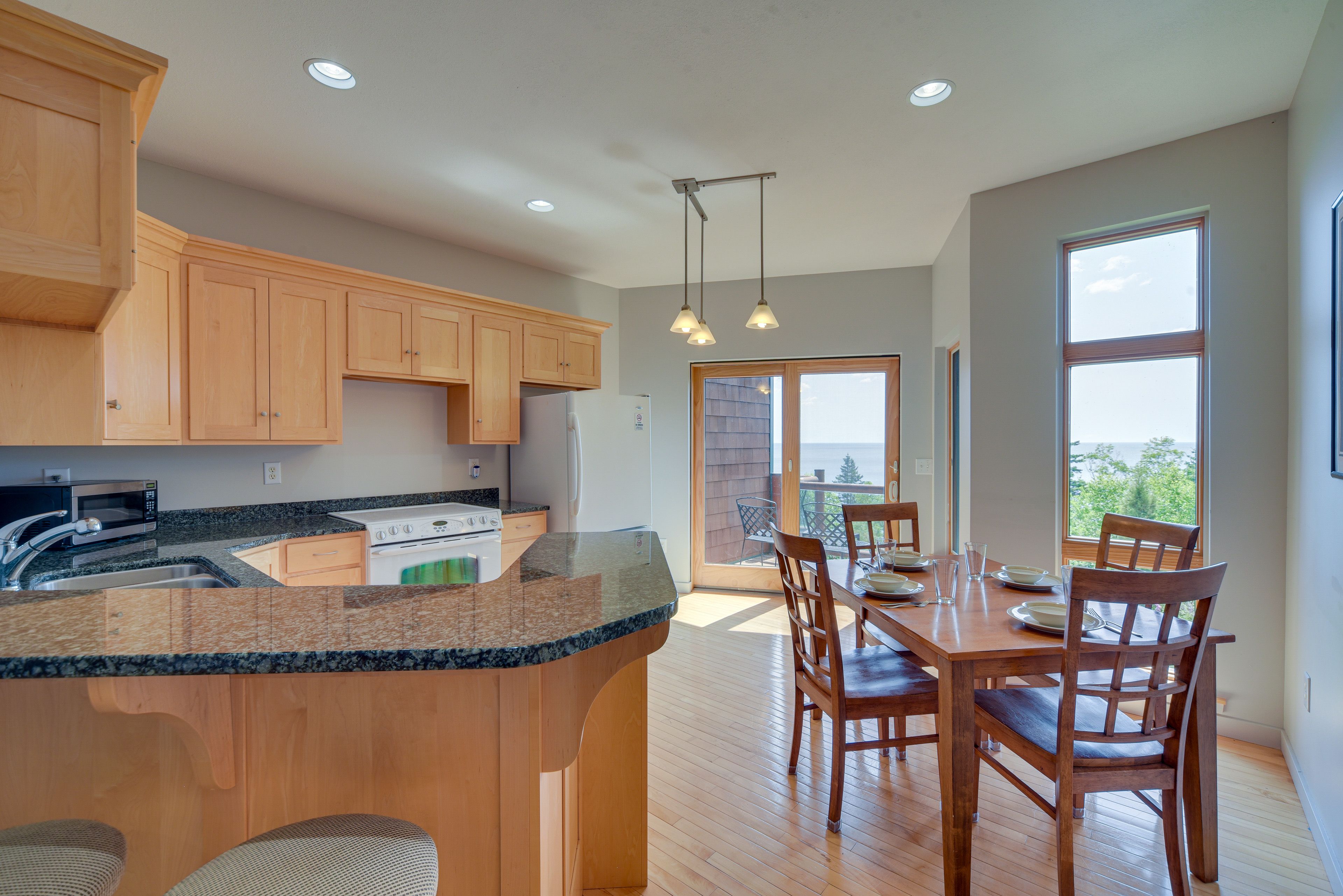Kitchen | Cooking Basics | Trash Bags & Paper Towels Provided | Main Level