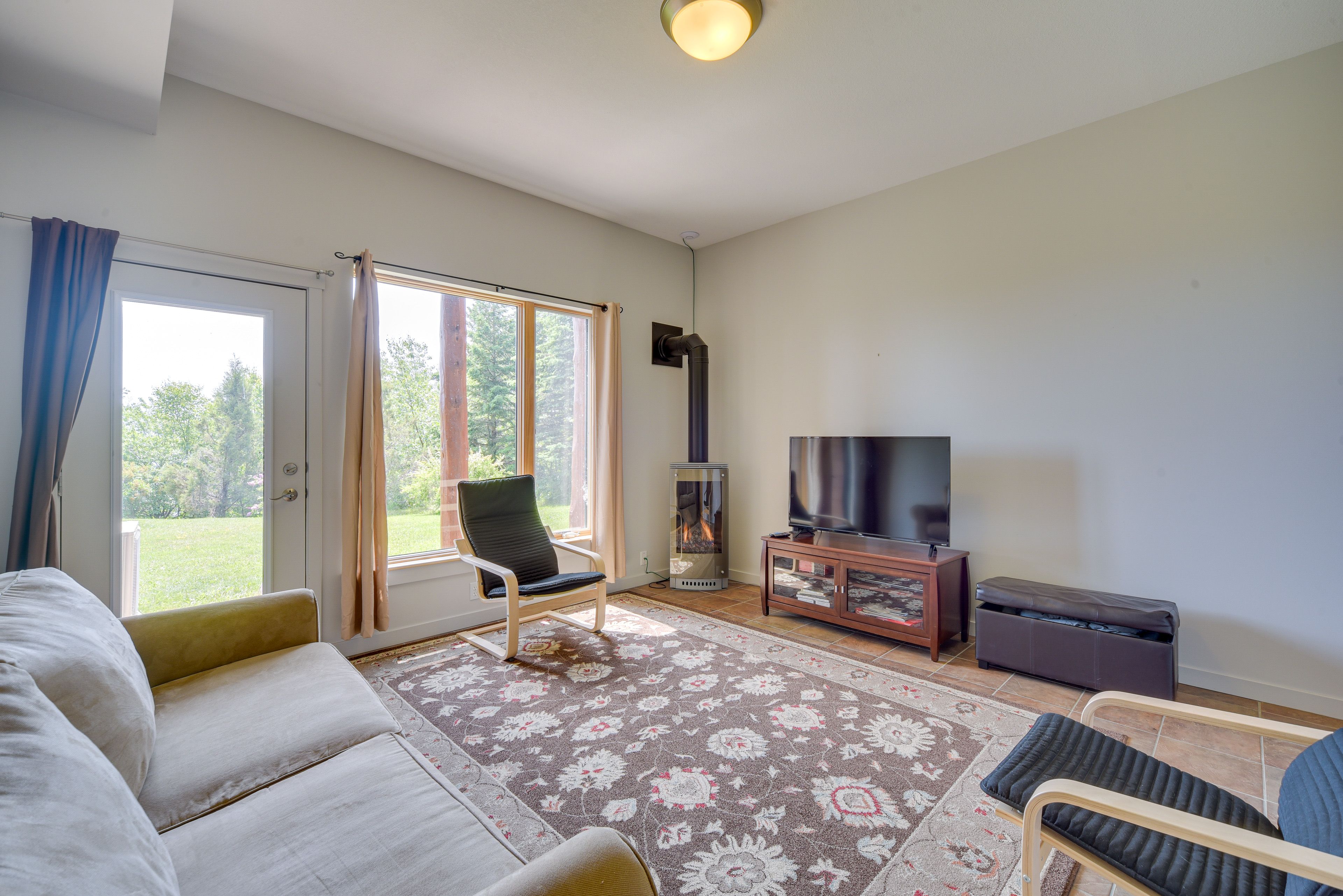 Living Room | Smart TV | Central Heating | Queen Sleeper Sofa | Lower Level