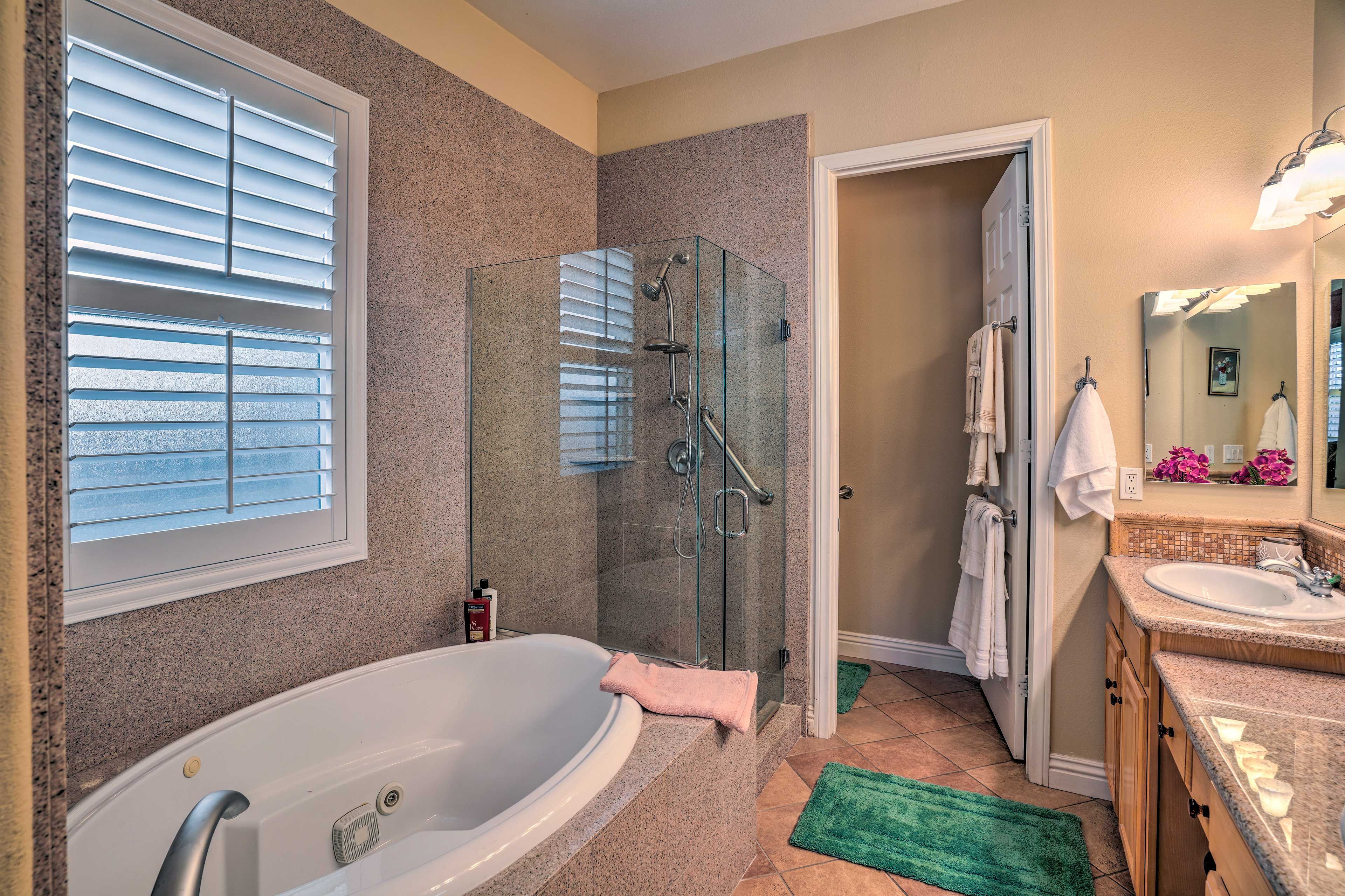 En-Suite Bathroom | Complimentary Toiletries