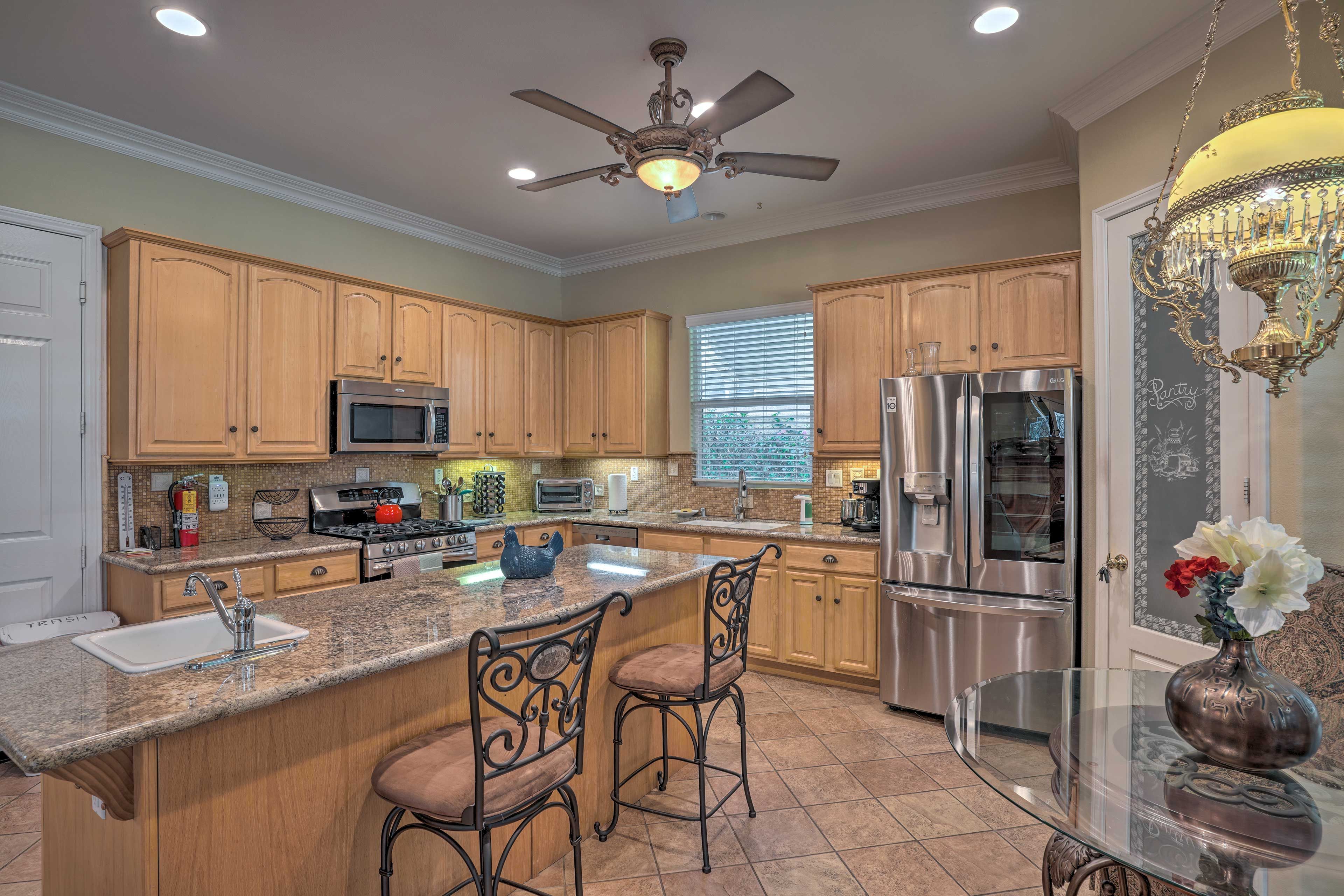Kitchen | Breakfast Bar