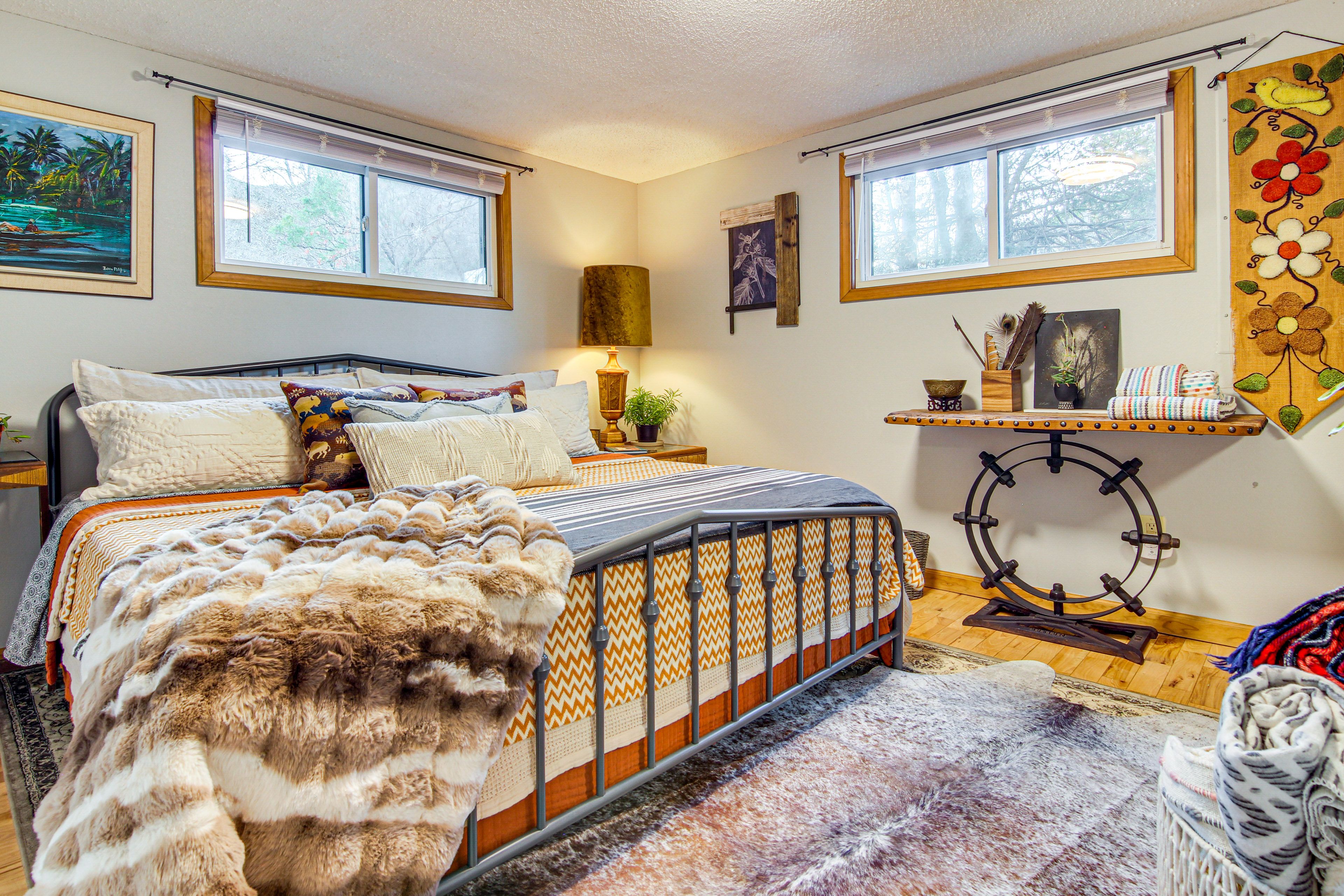 Bedroom 1 | King Bed