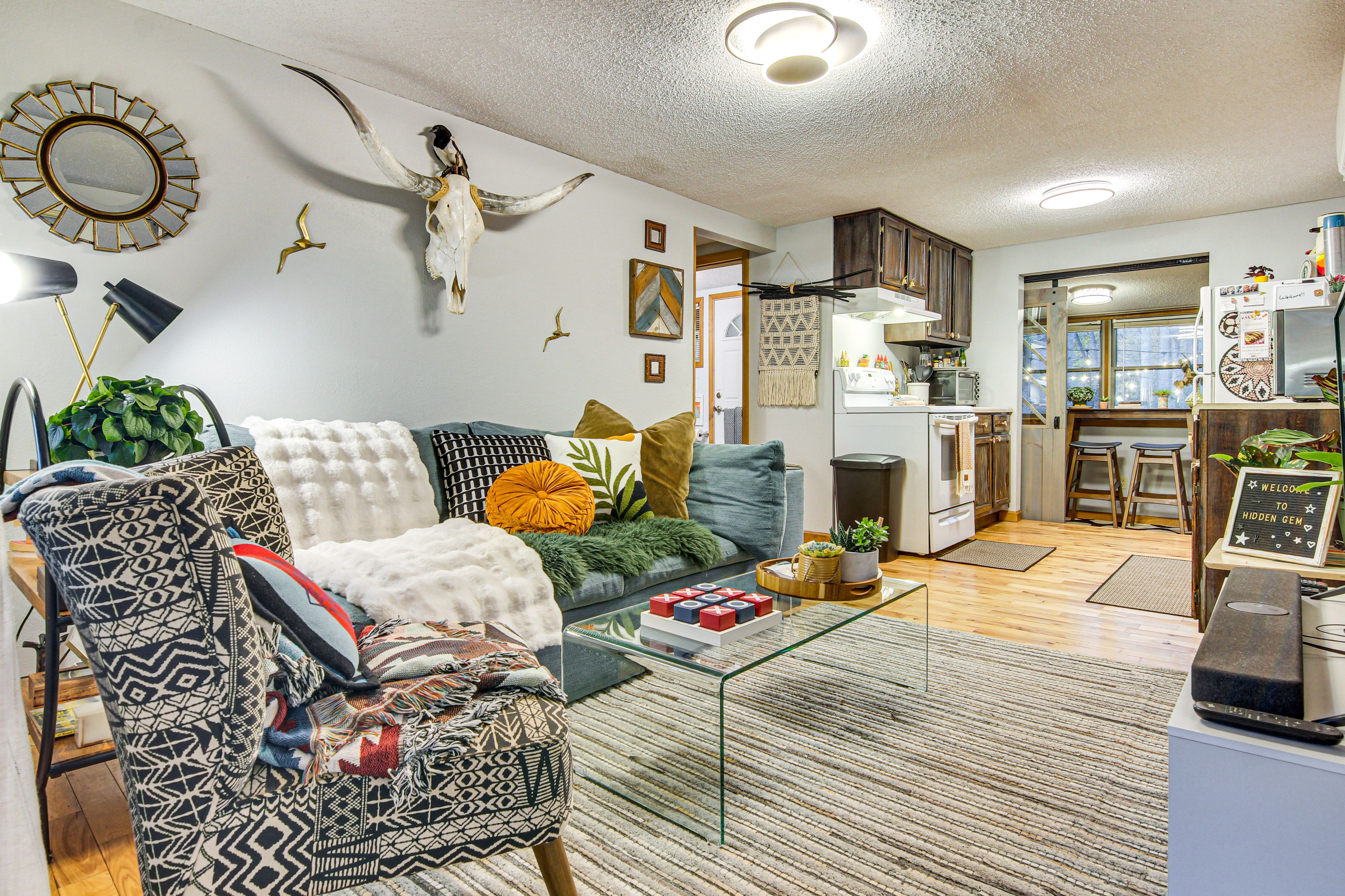 Living Room | Smart TV | Central Air Conditioning