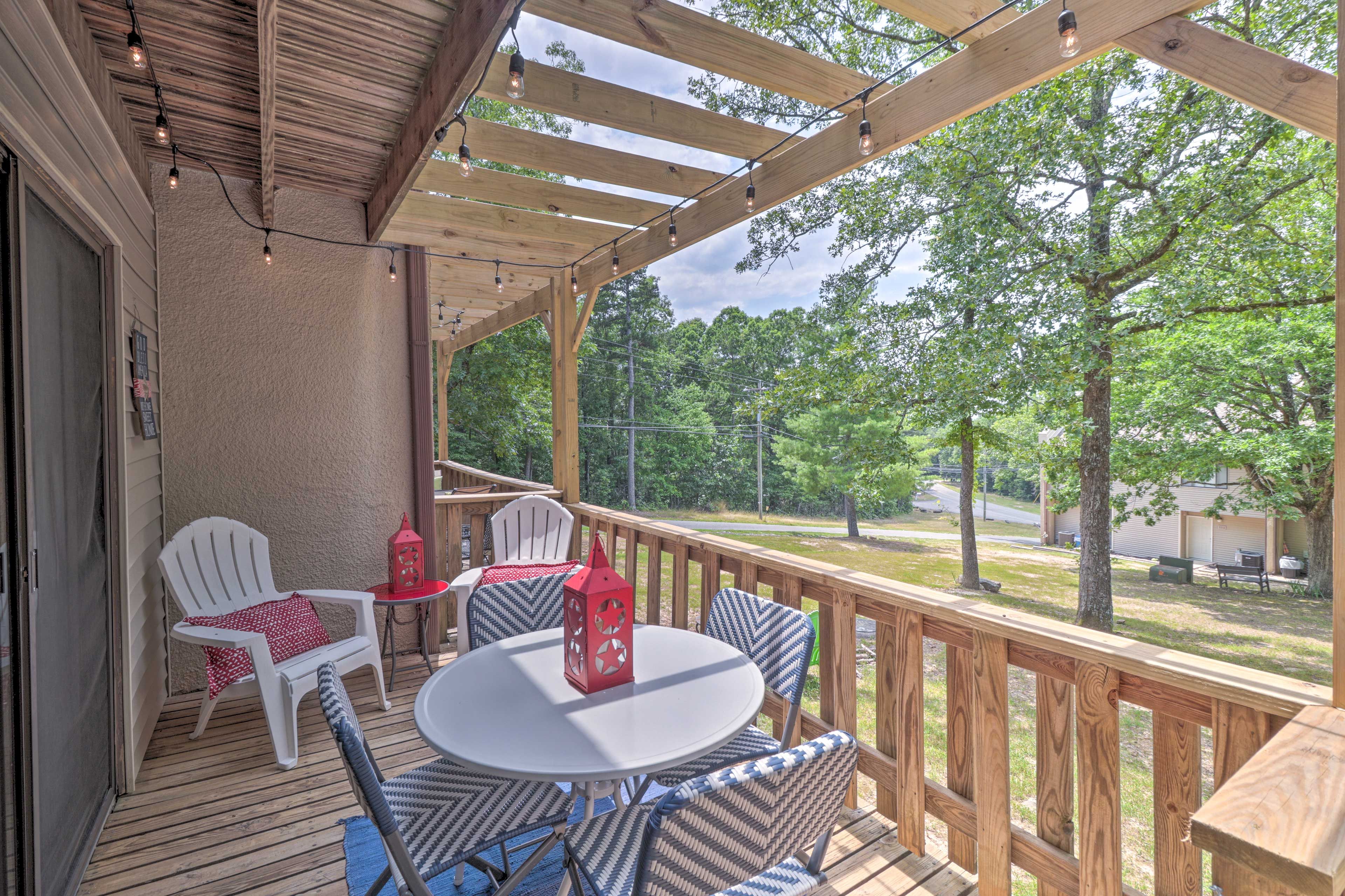 Fairfield Bay Vacation Rental | 2BR | 1.5BA | Stairs Required | 937 Sq Ft