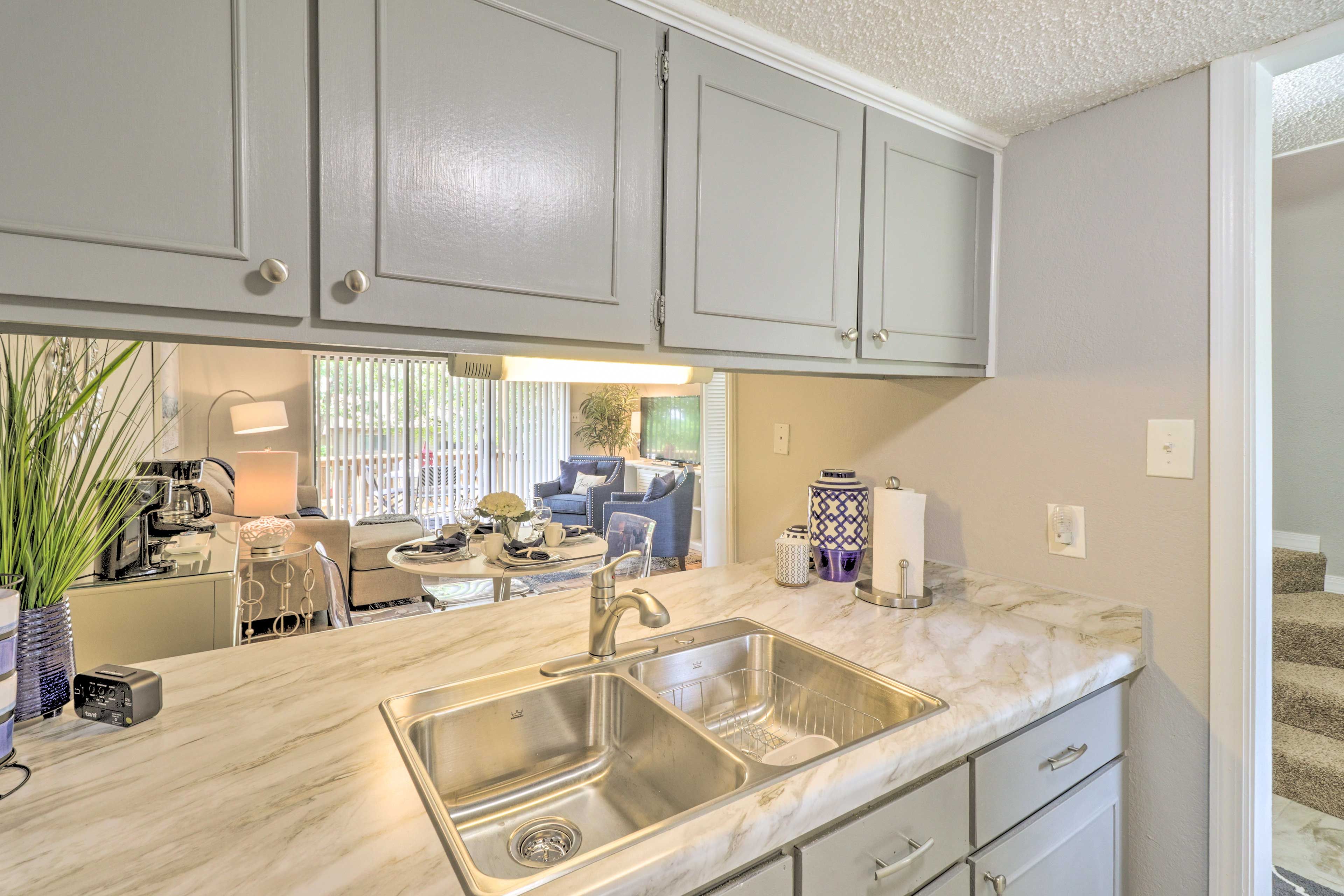 Kitchen | Trash Bags & Paper Towels Provided