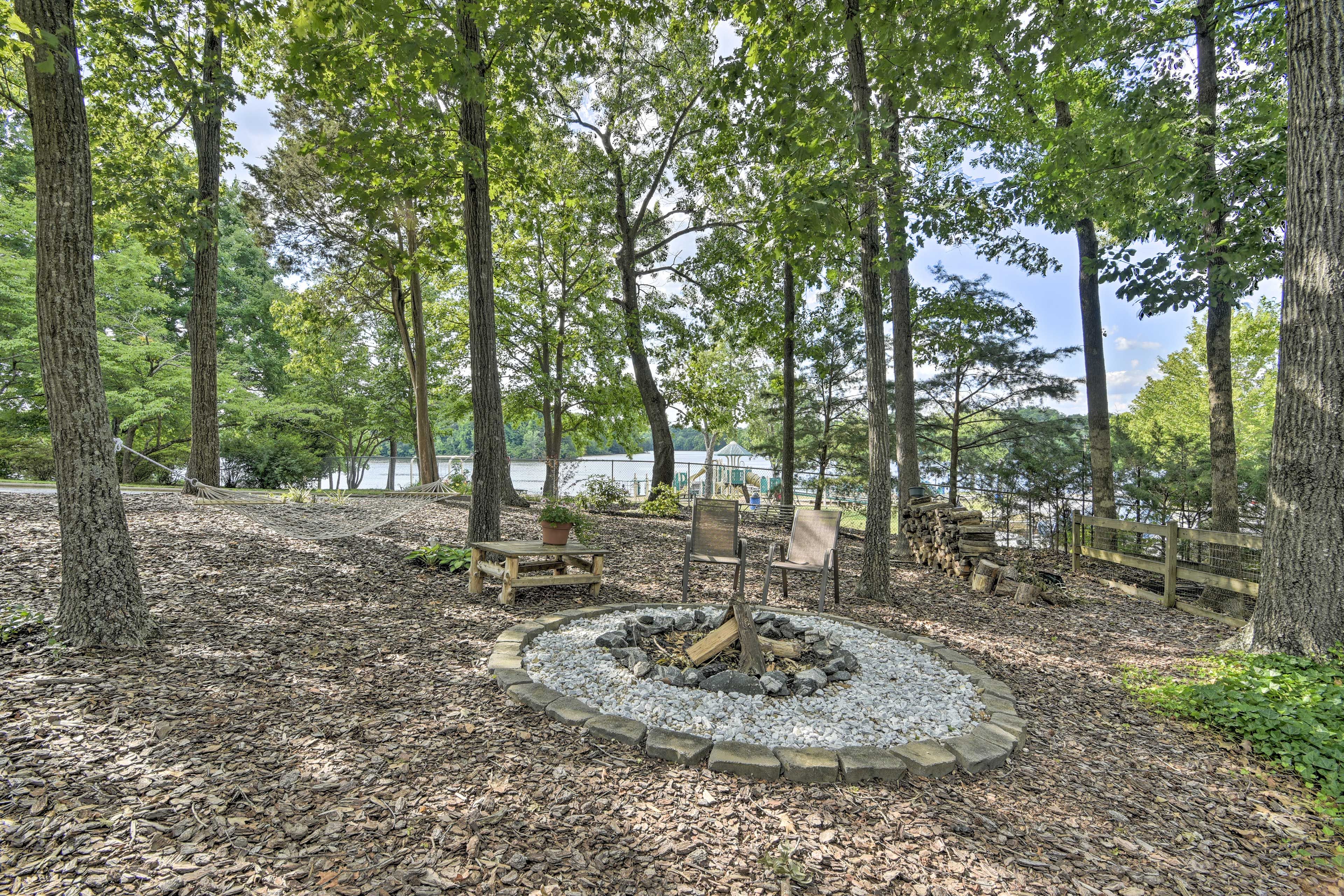 Apartment Exterior | Fire Pit