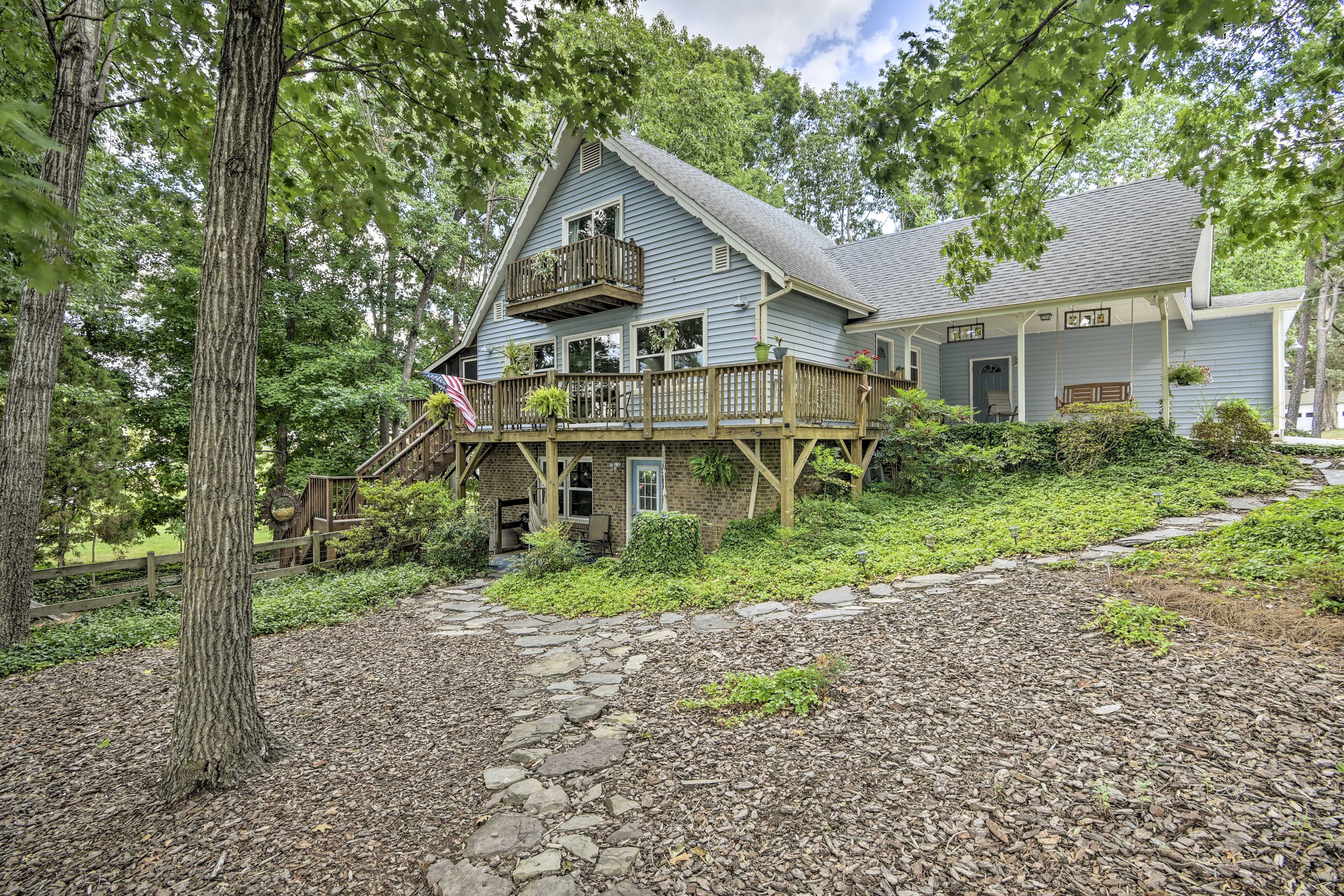 Apartment Exterior | Direct Lake Access
