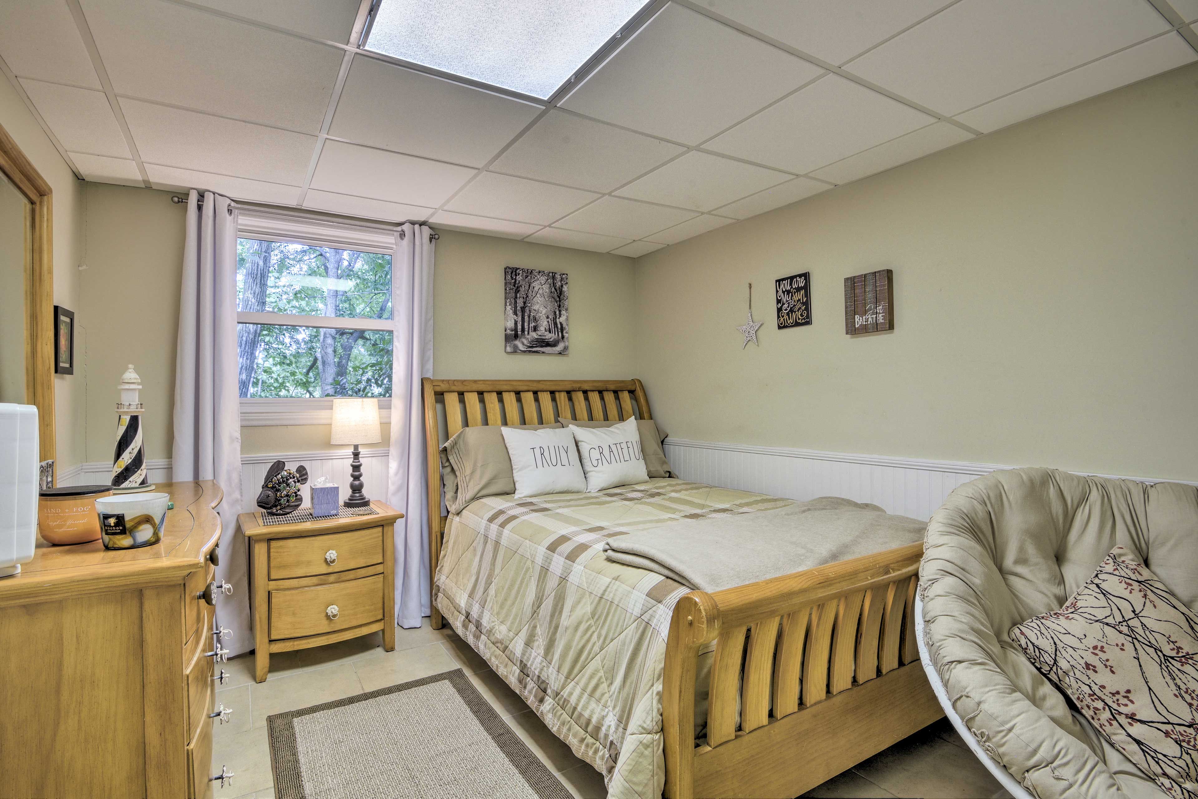 Bedroom | Full Bed | Linens Provided