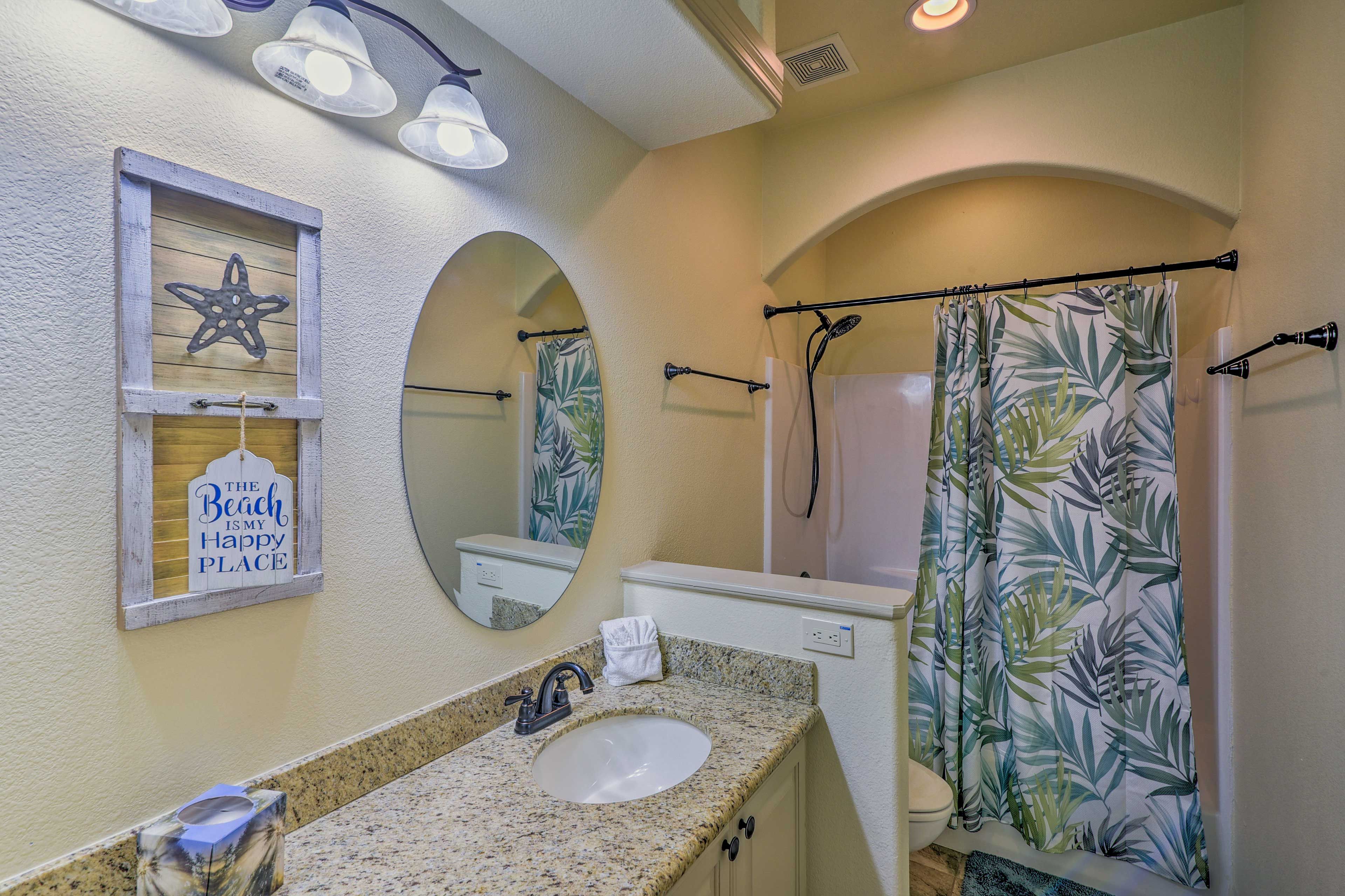 En-Suite Bathroom | Shower/Tub Combo
