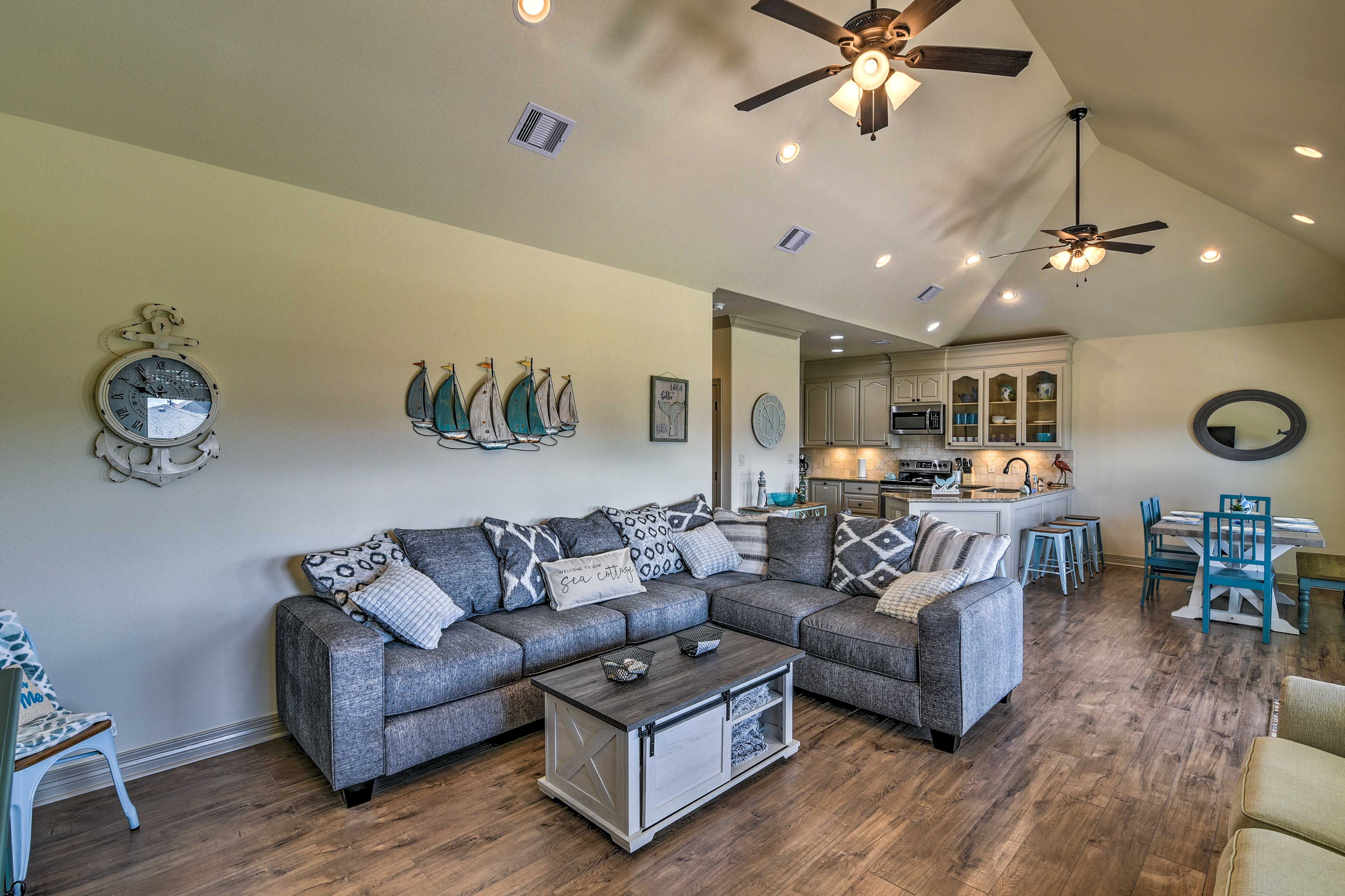 Living Room | Smart TV