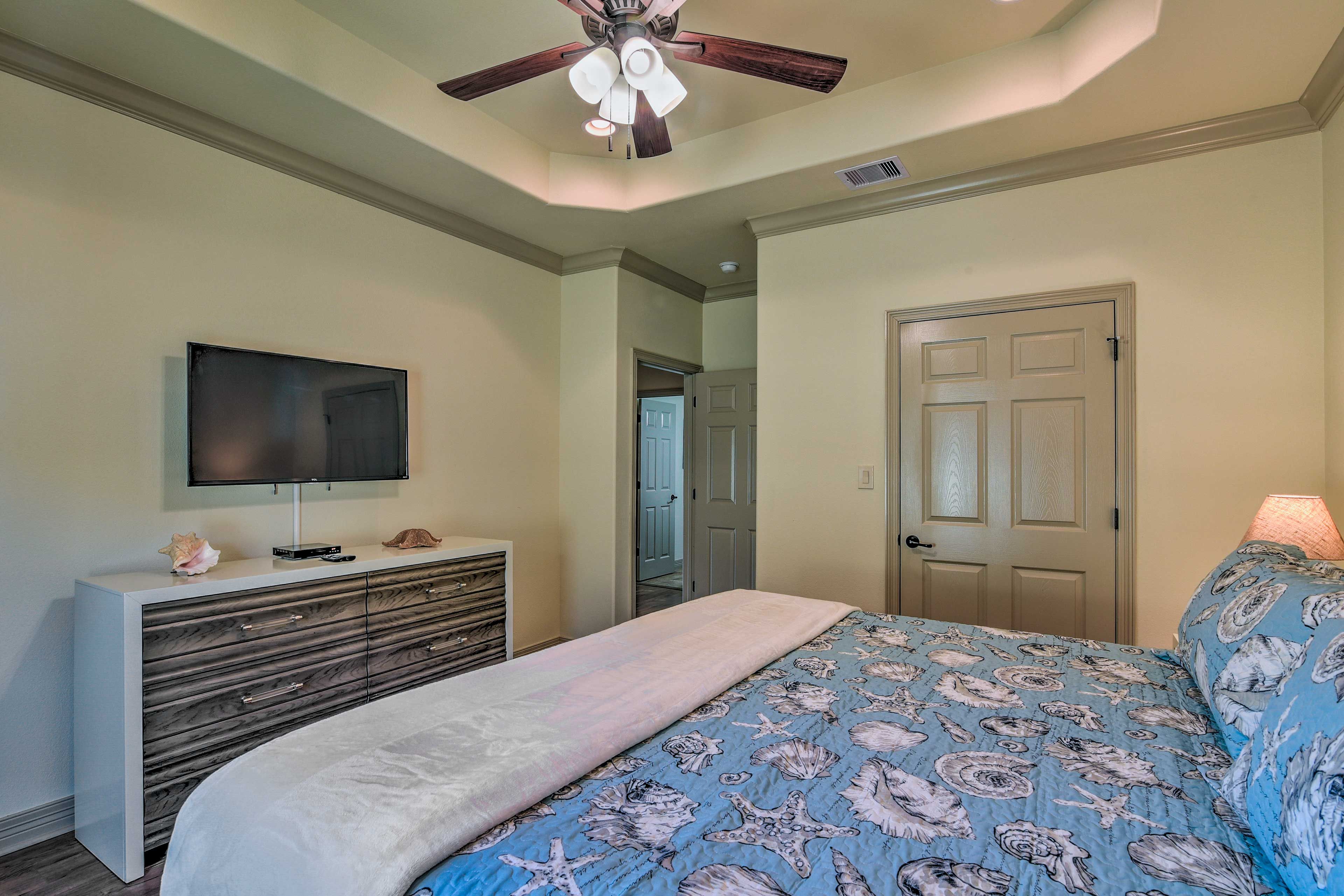 Bedroom 1 | Smart TV
