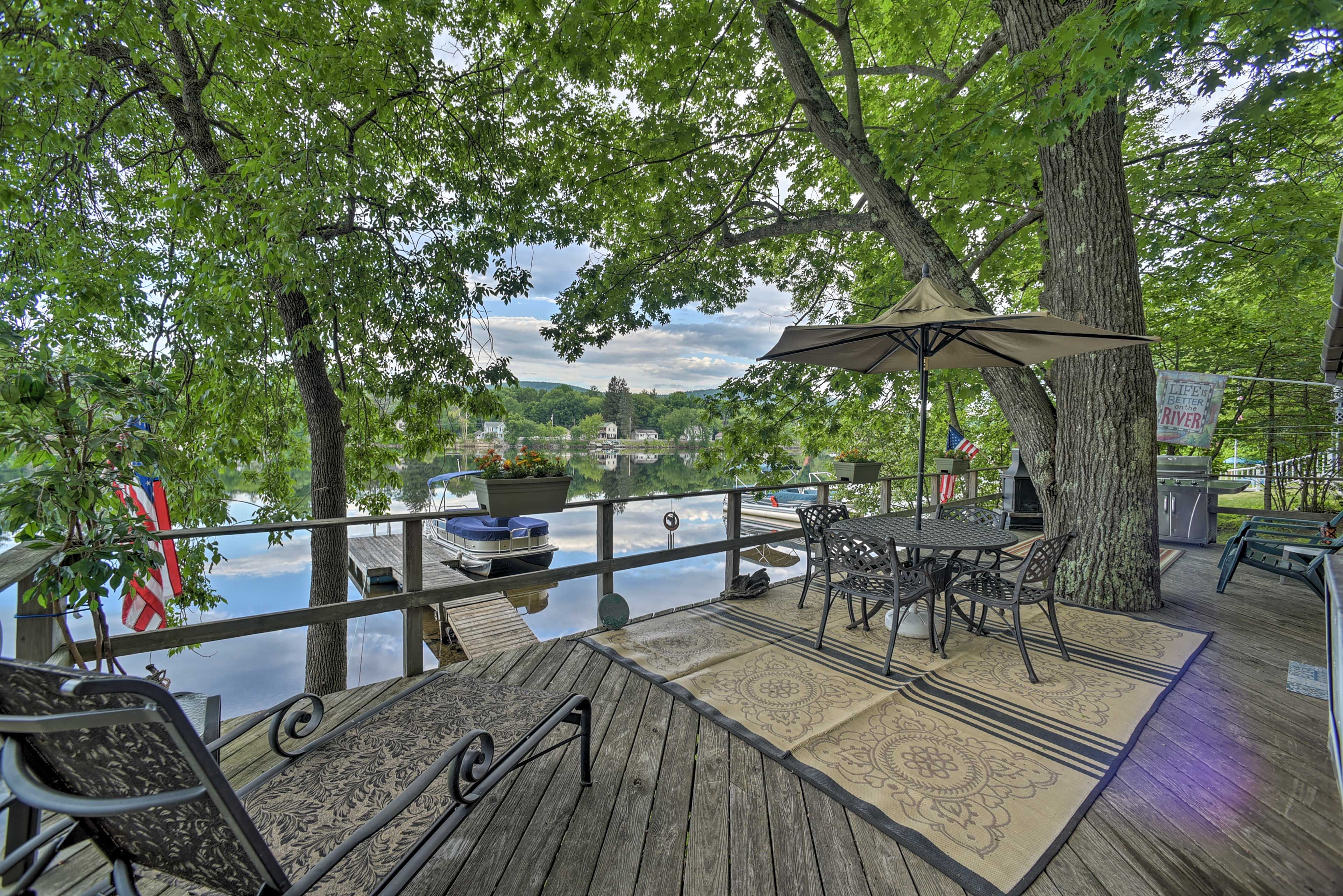 Deck | No Boat Use | Pet Friendly