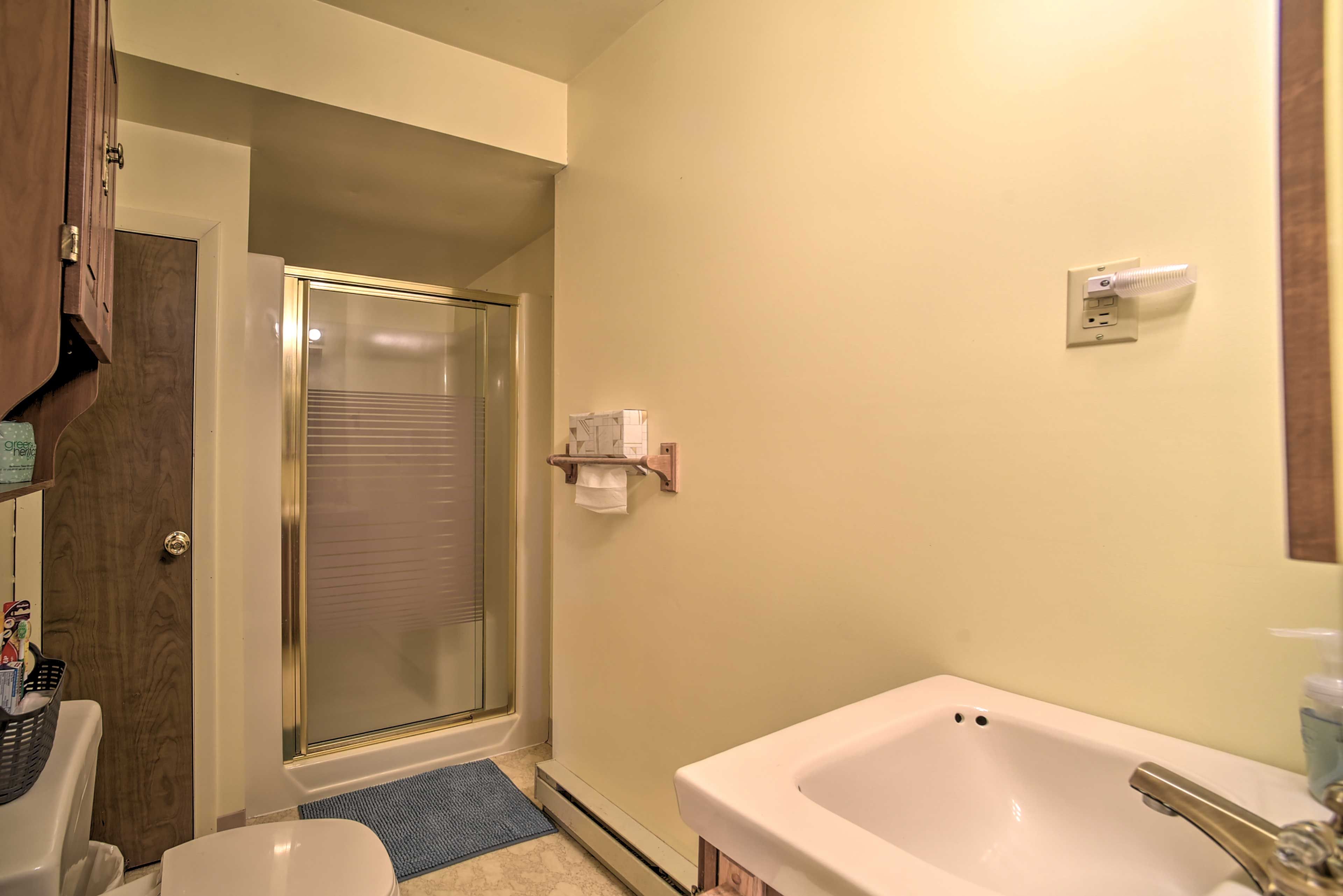 Full Bathroom | Hair Dryer