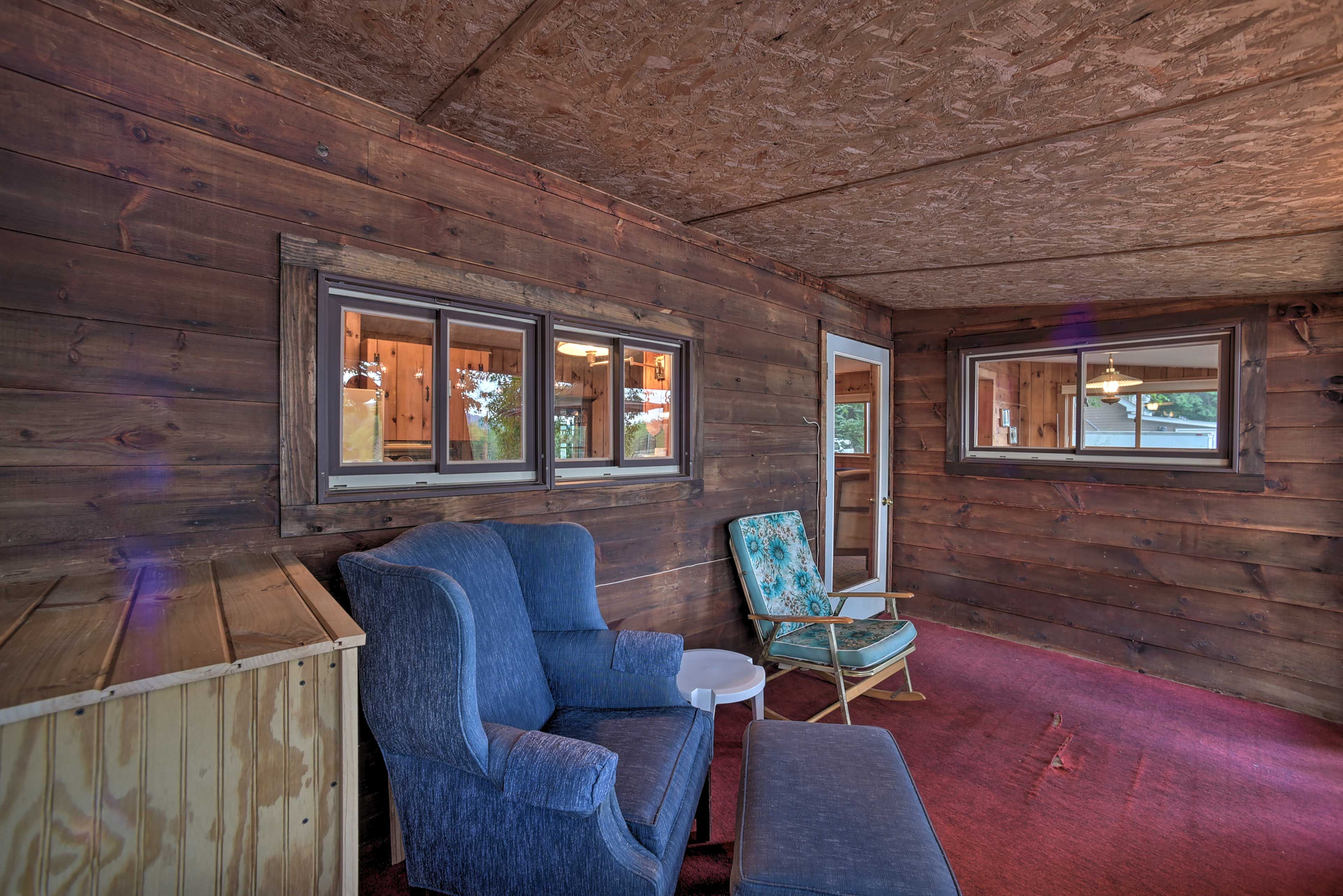 Screened-In Porch | Stairs Required For Full Indoor & Outdoor Access