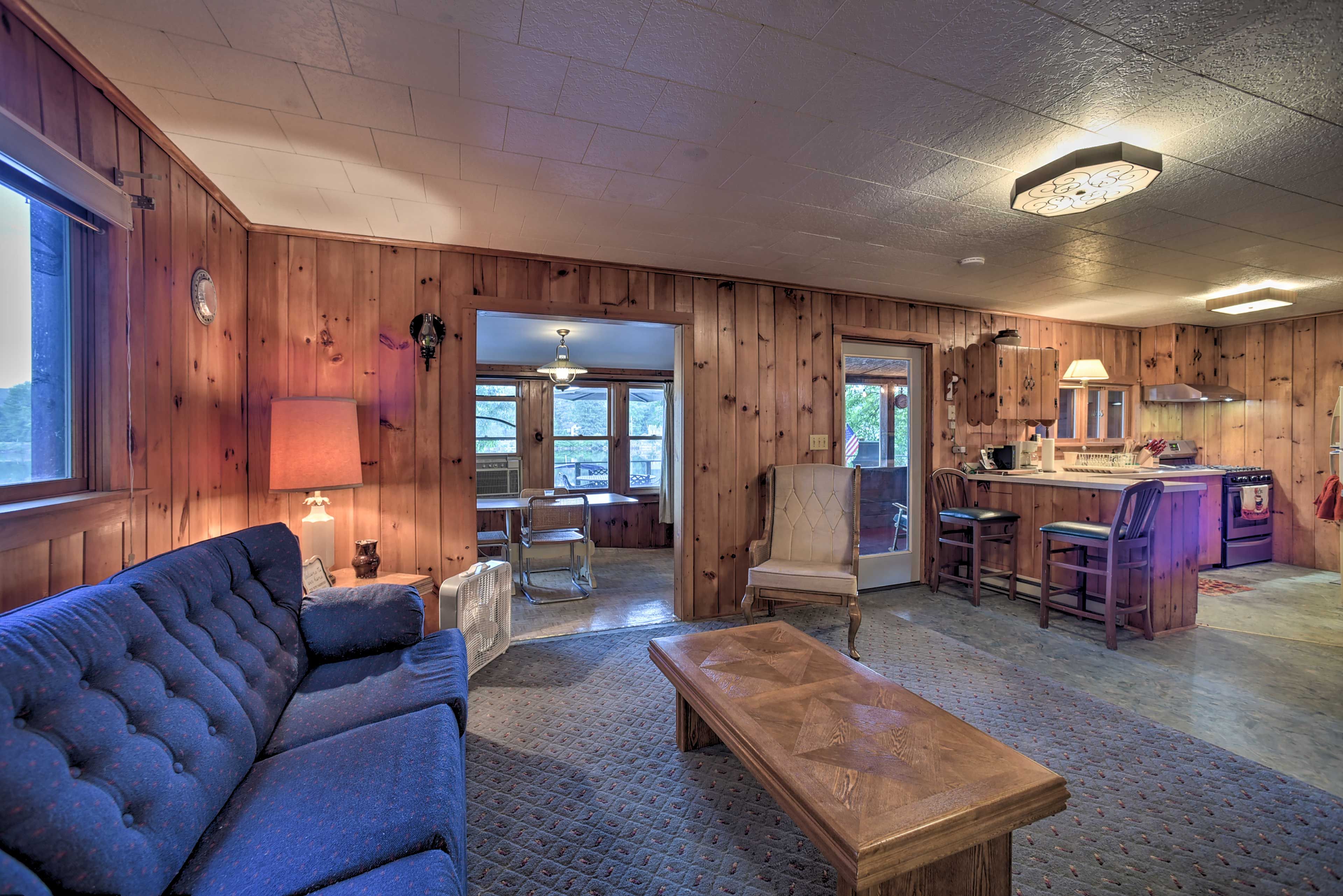 Living Room | Sleeper Sofa | Central A/C & Heat | Board Games