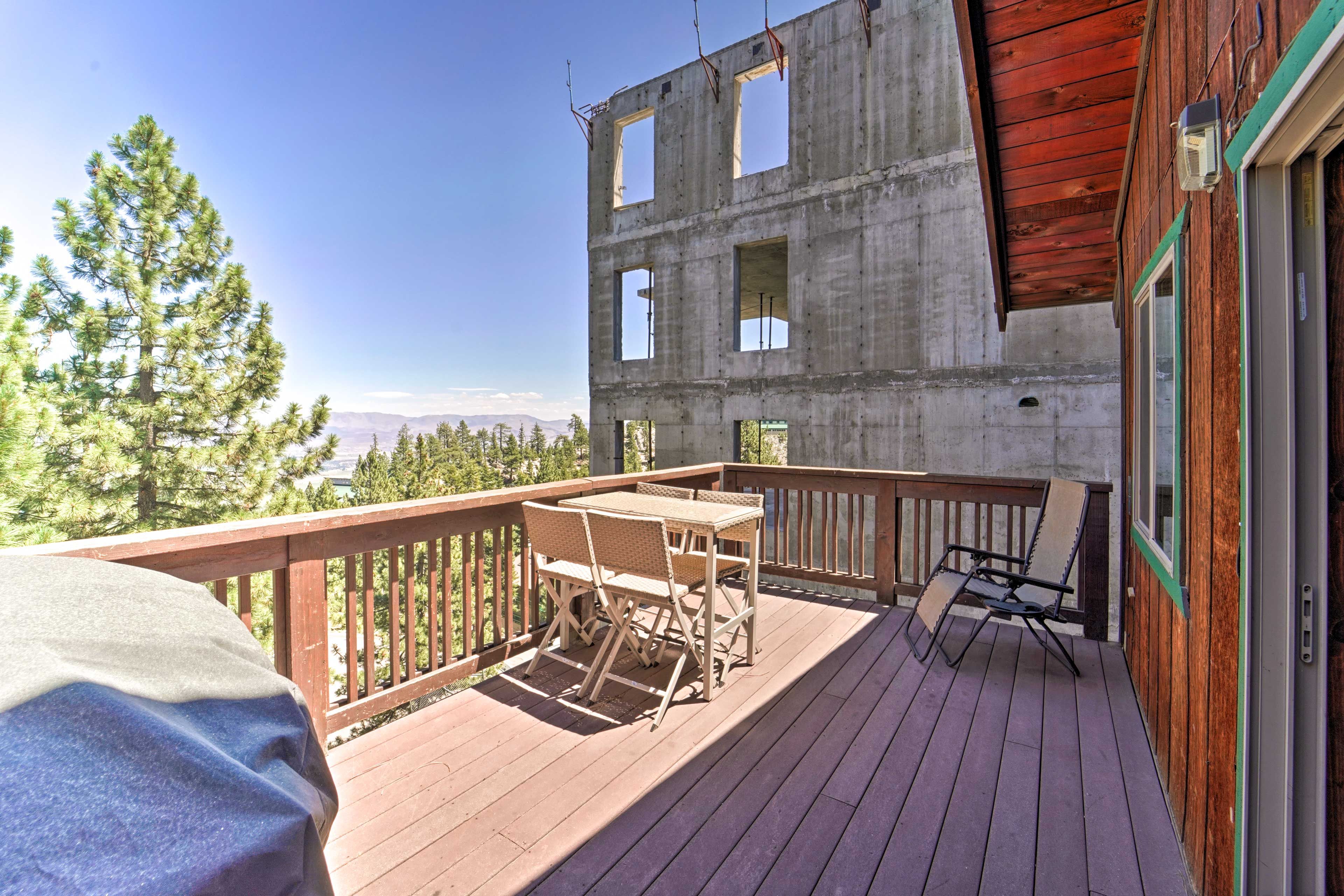 Deck | Dining Set | Gas Grill
