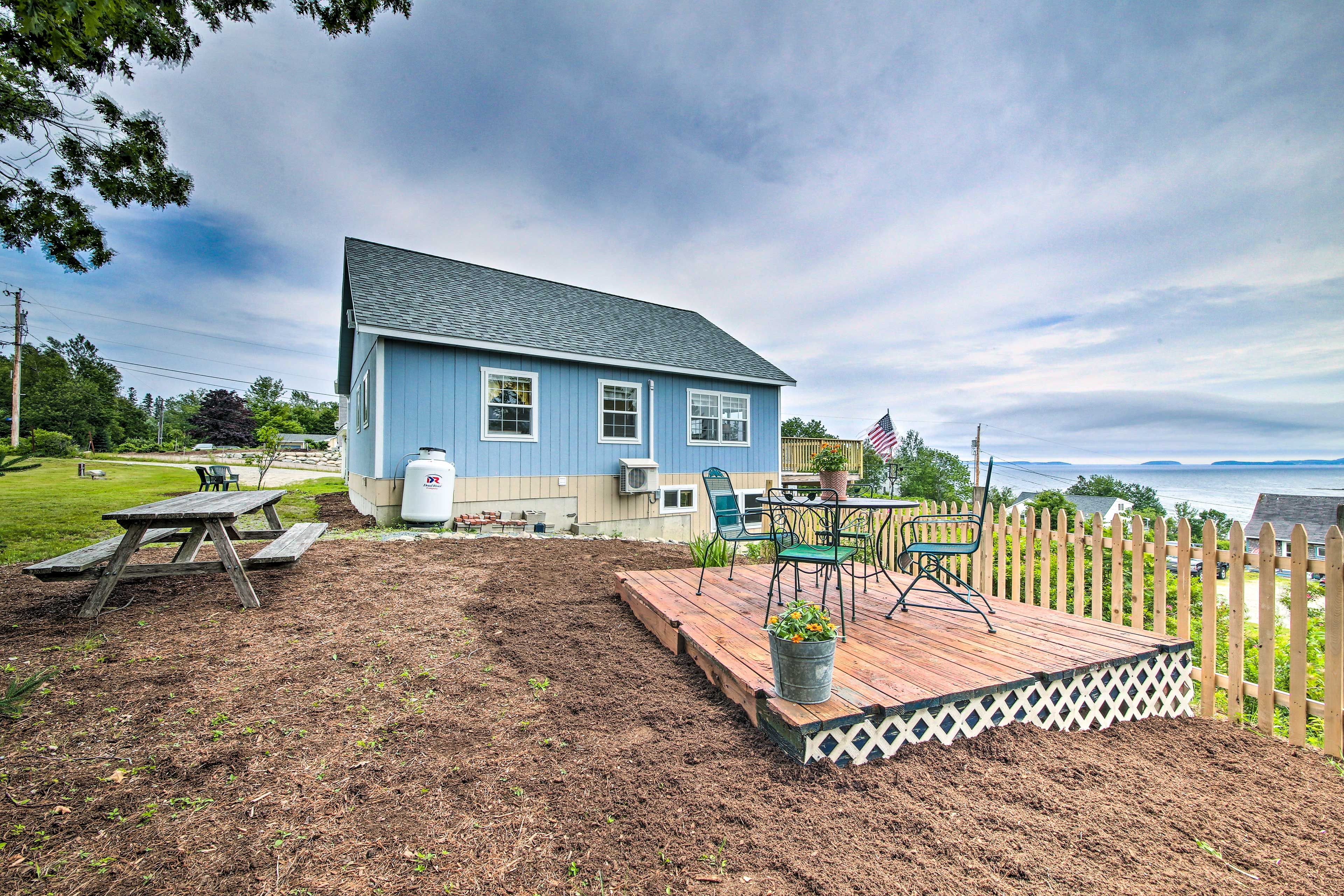 Backyard | Dining Area w/ Gas Grill