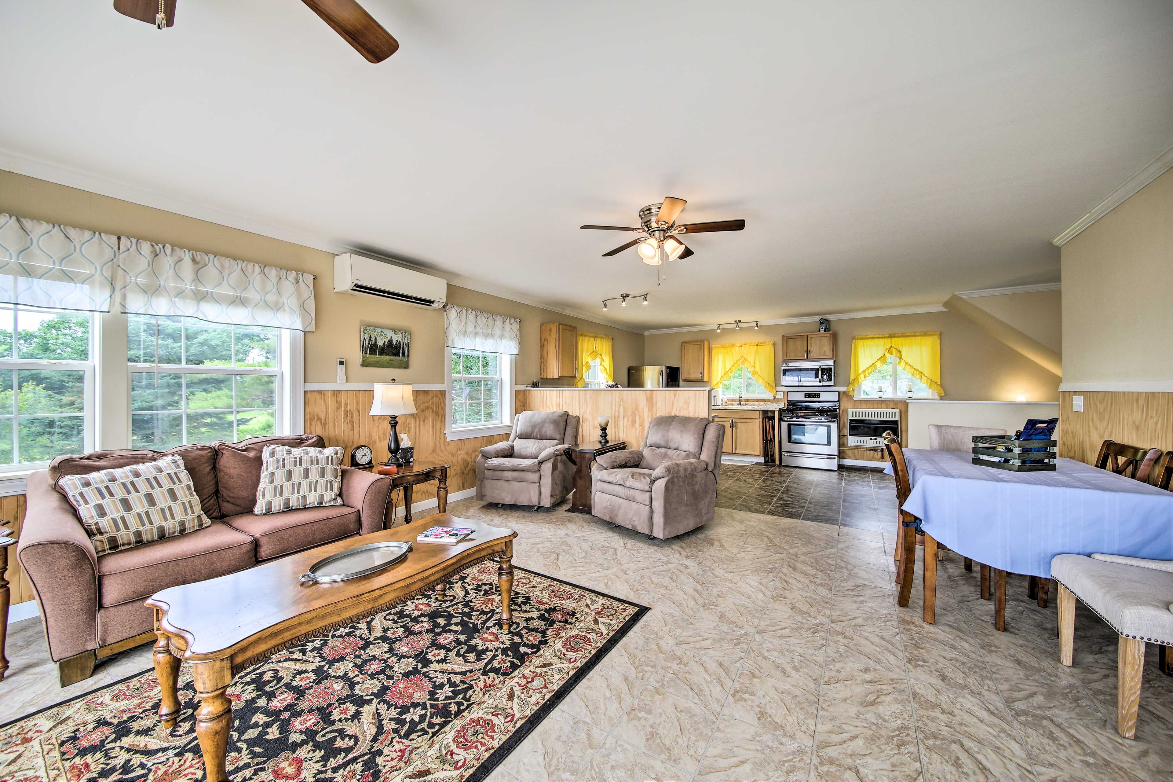 Living Room 1 | Free WiFi