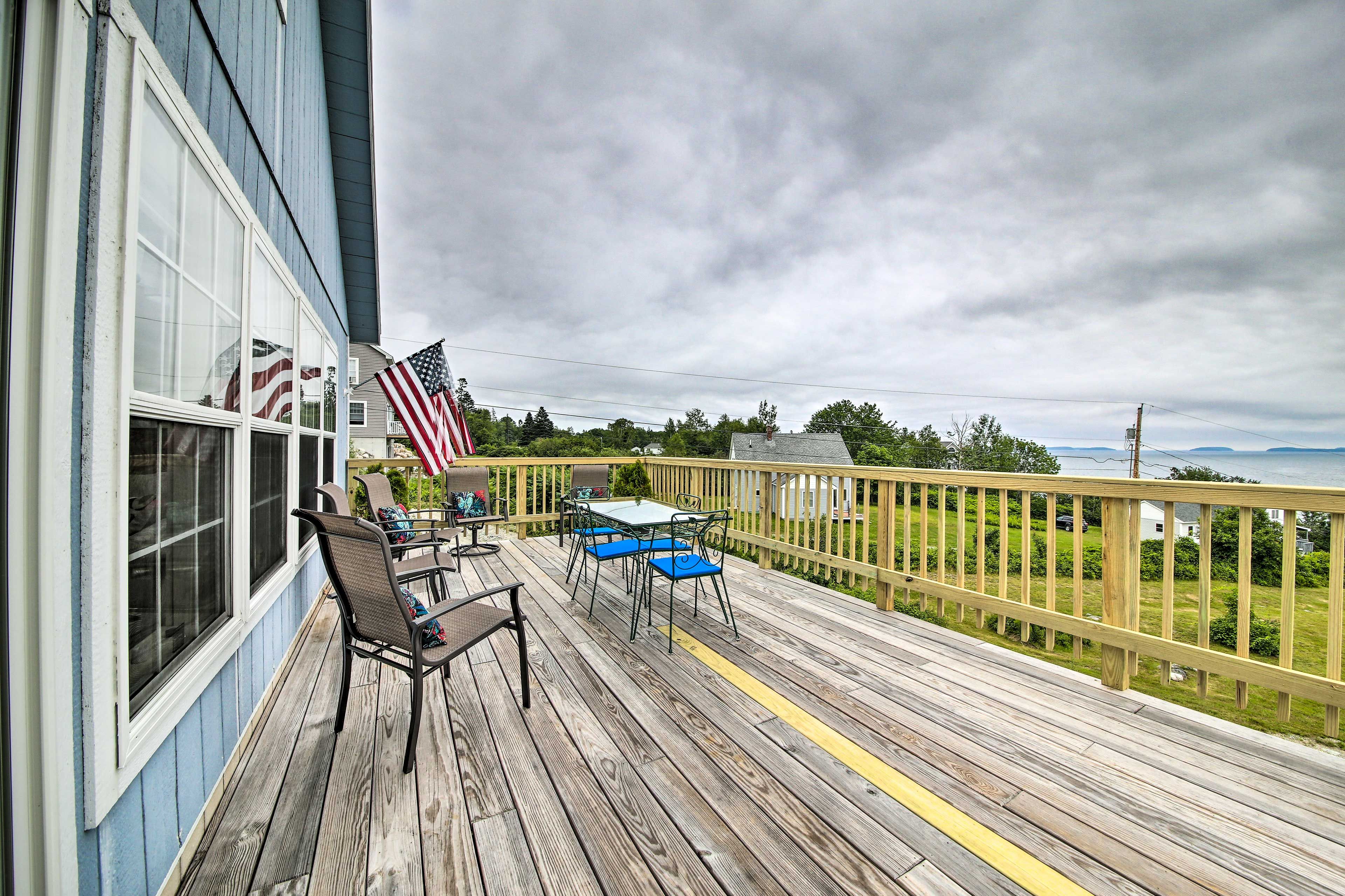 Deck | Dining Set