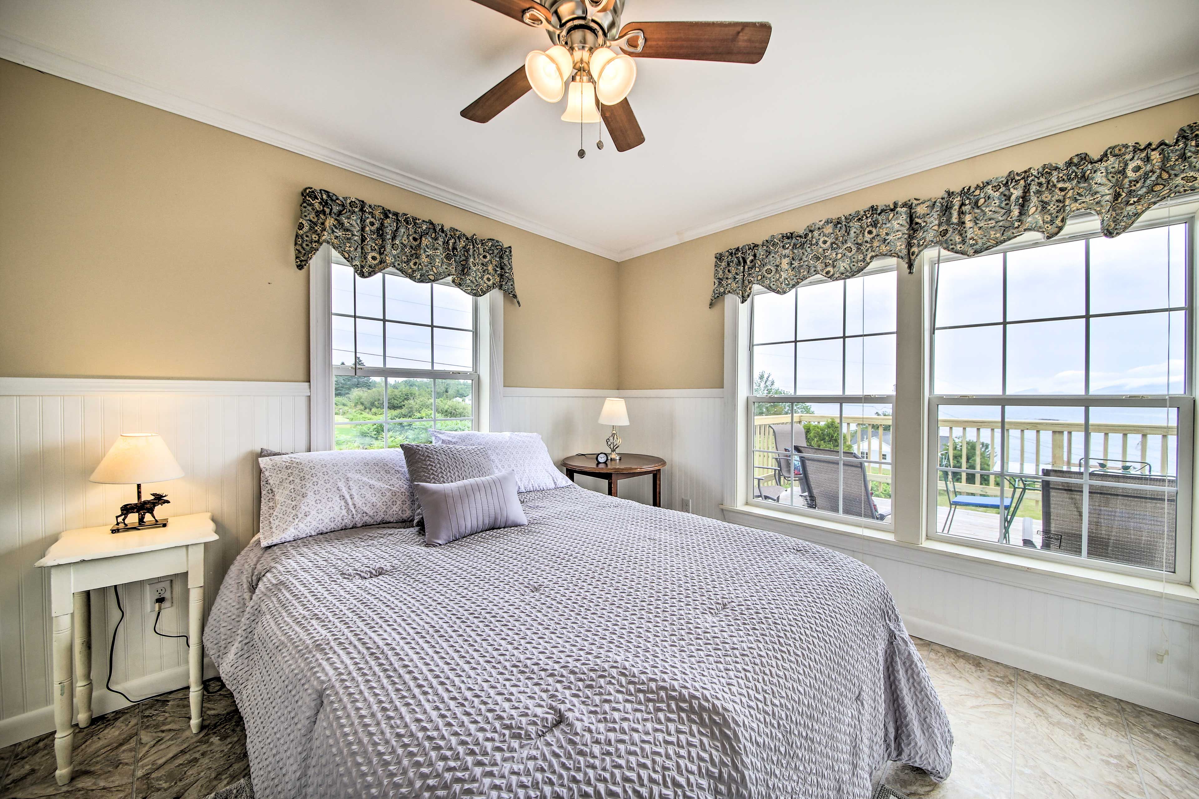 Bedroom 2 | Queen Bed