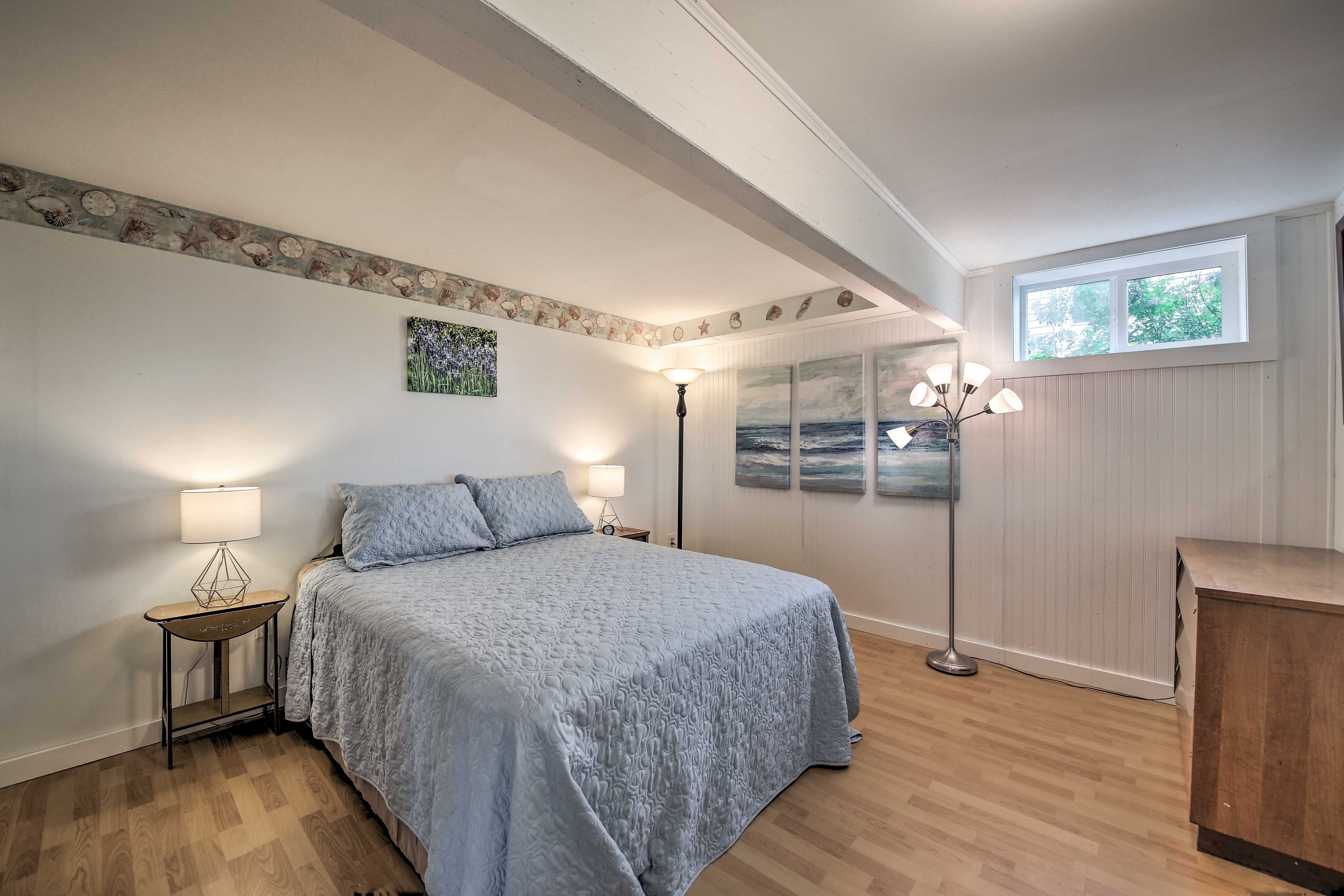 Bedroom 3 | Queen Bed