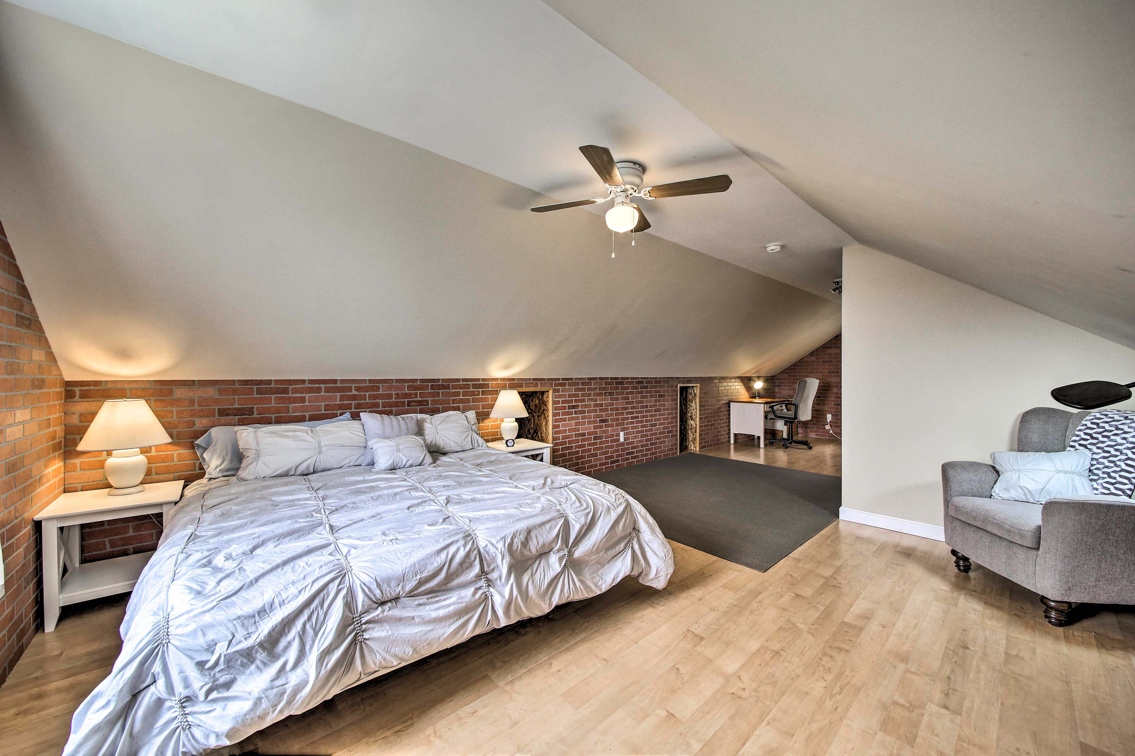 Bedroom 1 | King Bed