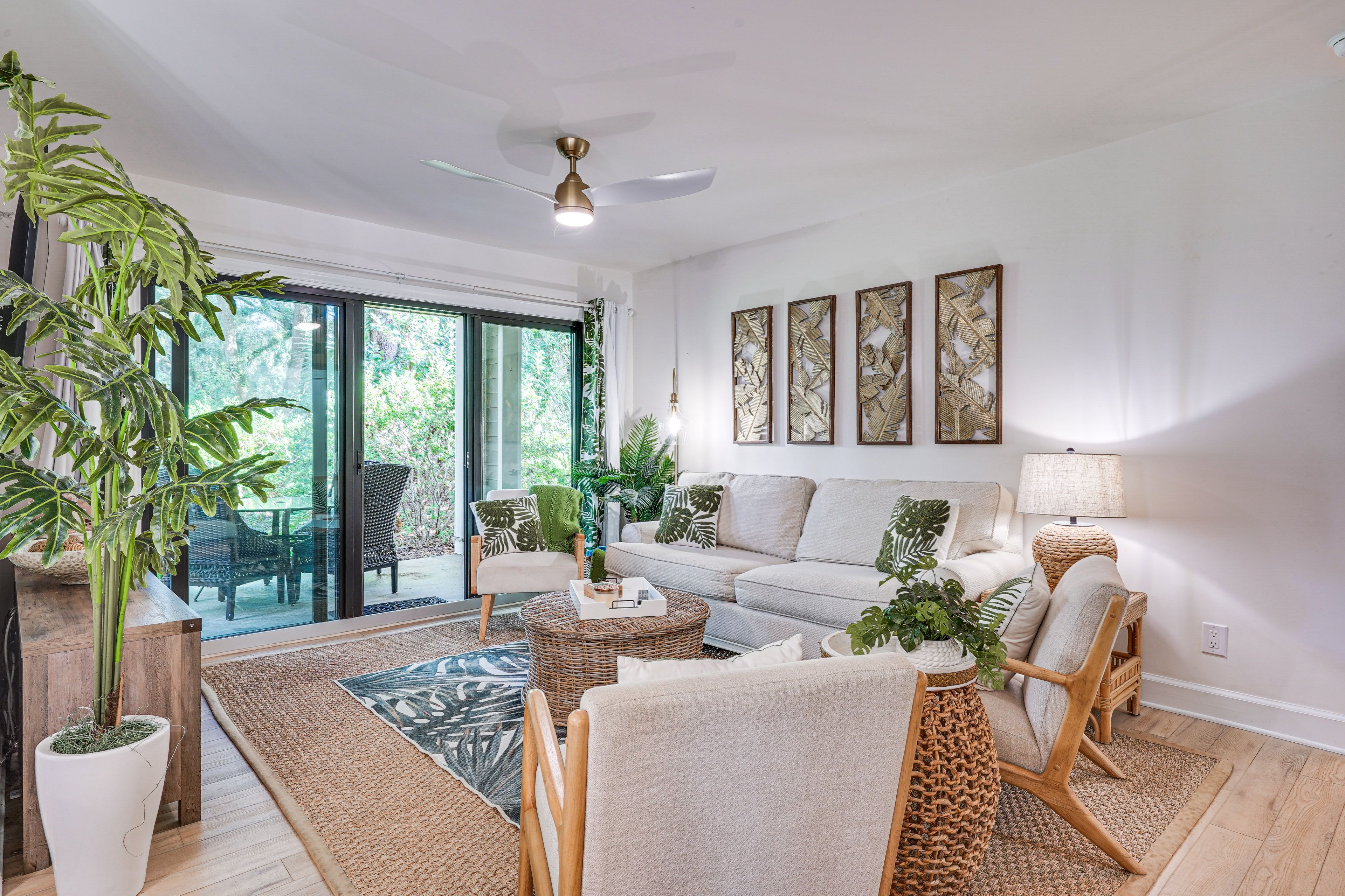 Living Room | Sleeper Sofa | Free WiFi | Central A/C