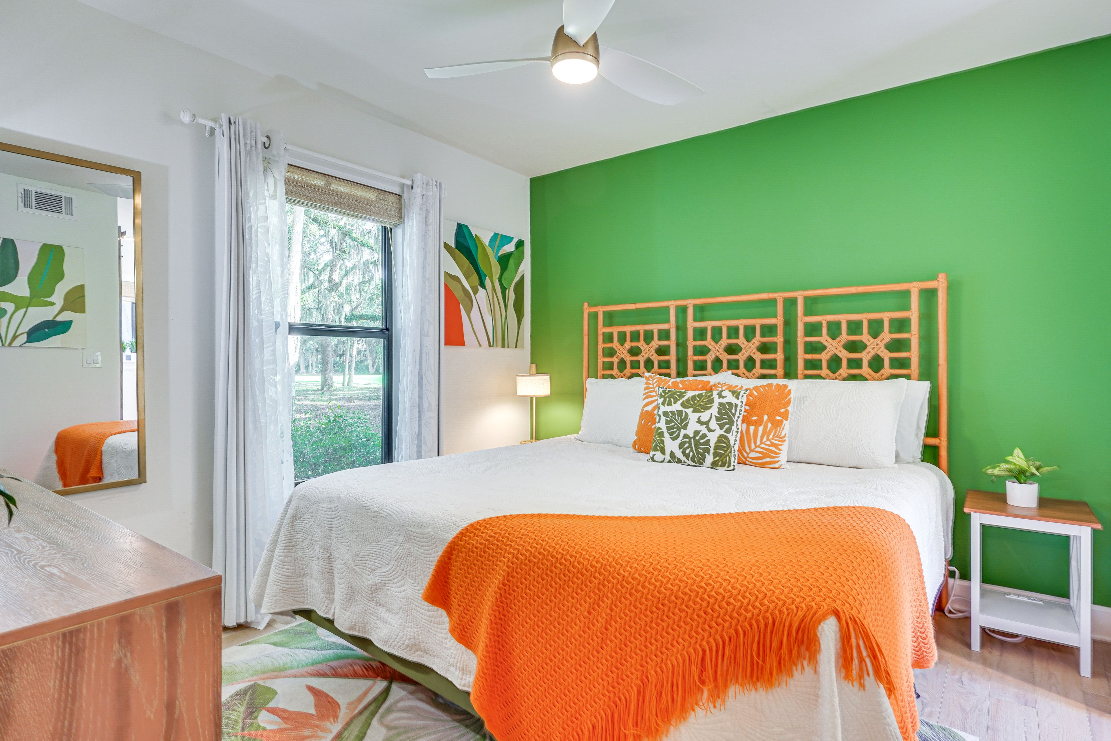Bedroom 1 | King Bed | Smart TV