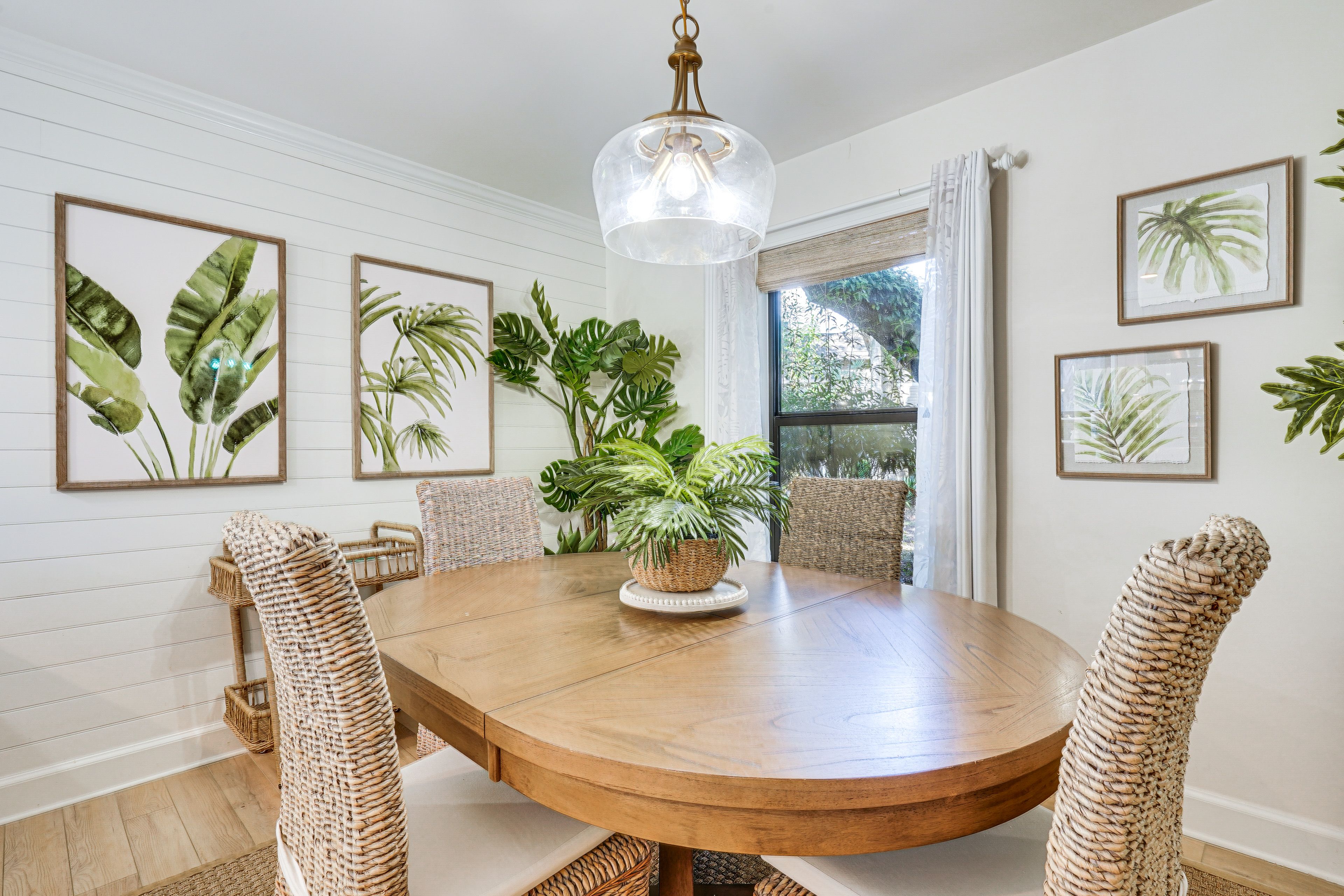 Dining Area | 4-Person Dining Table