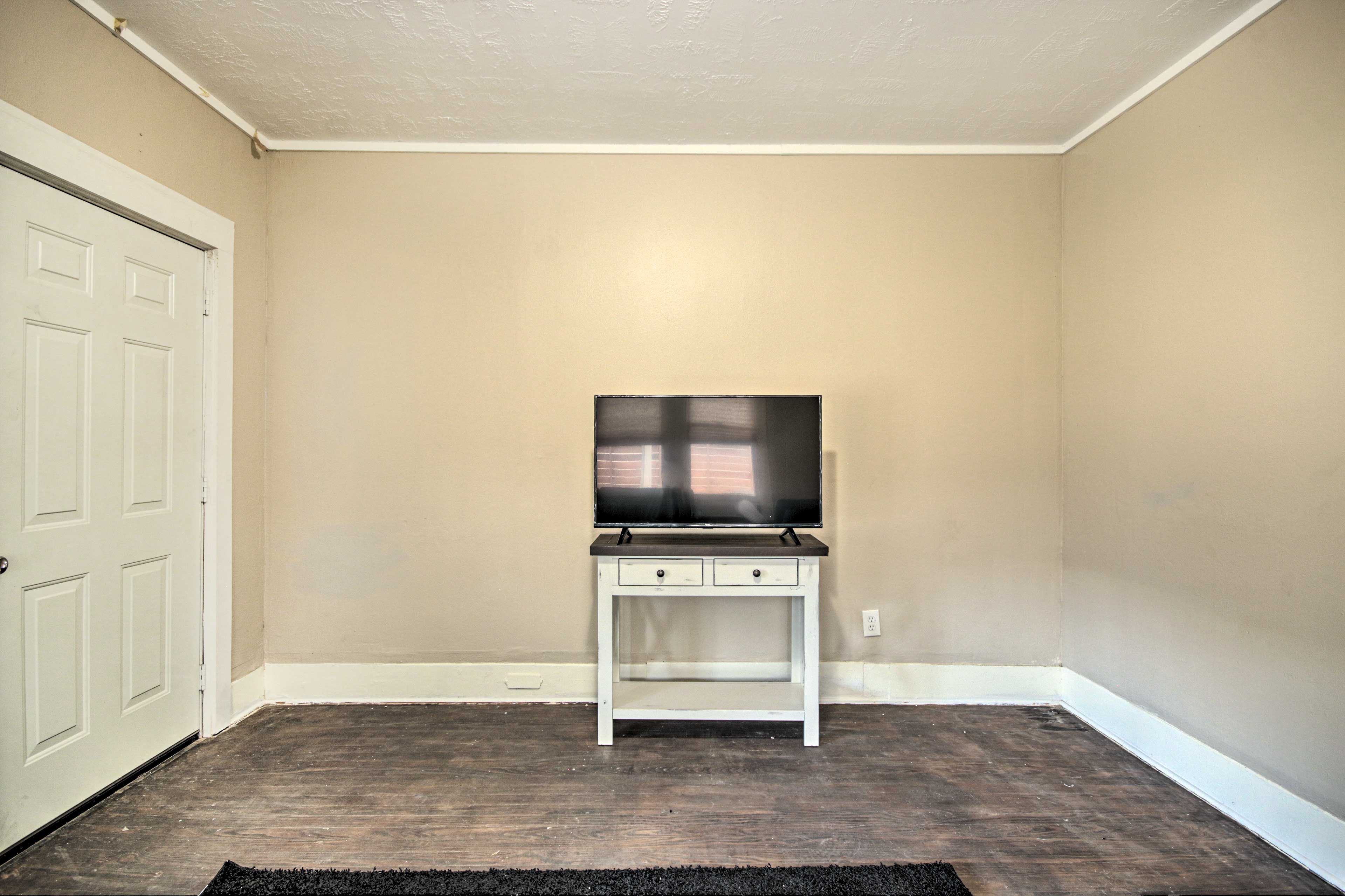 Living Room | Free WiFi | Smart TV