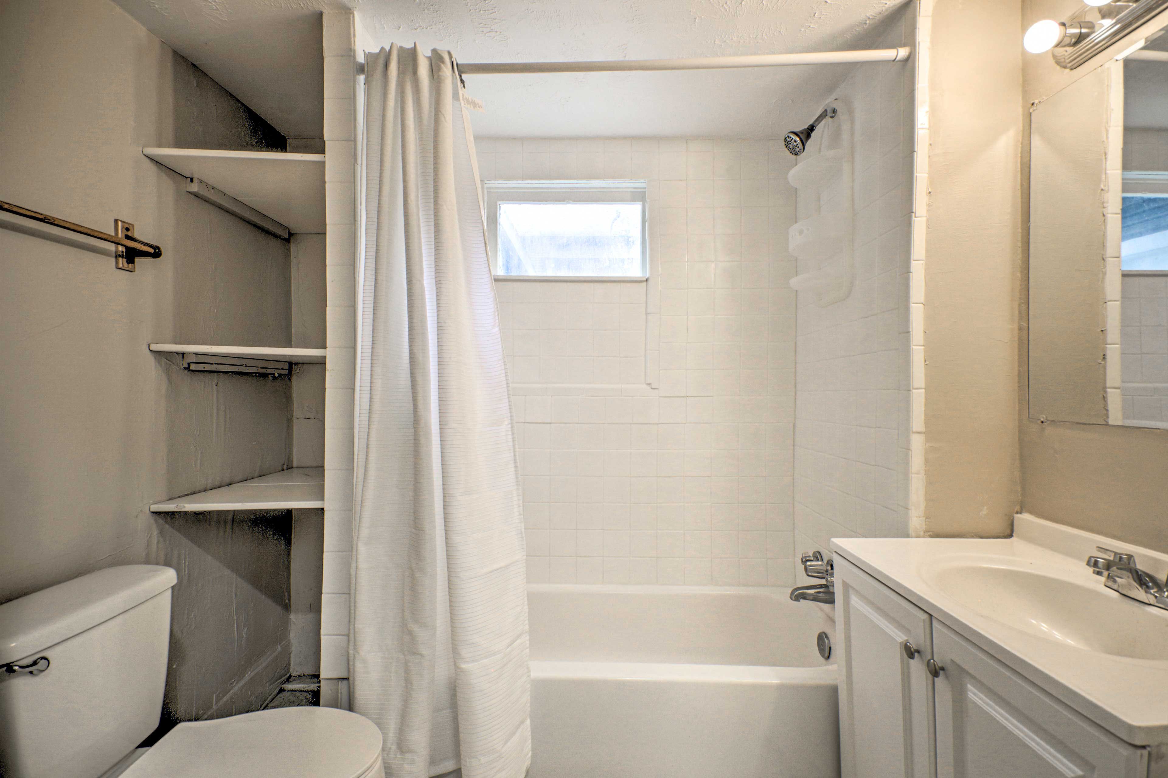 En-Suite Bathroom | Towels Provided