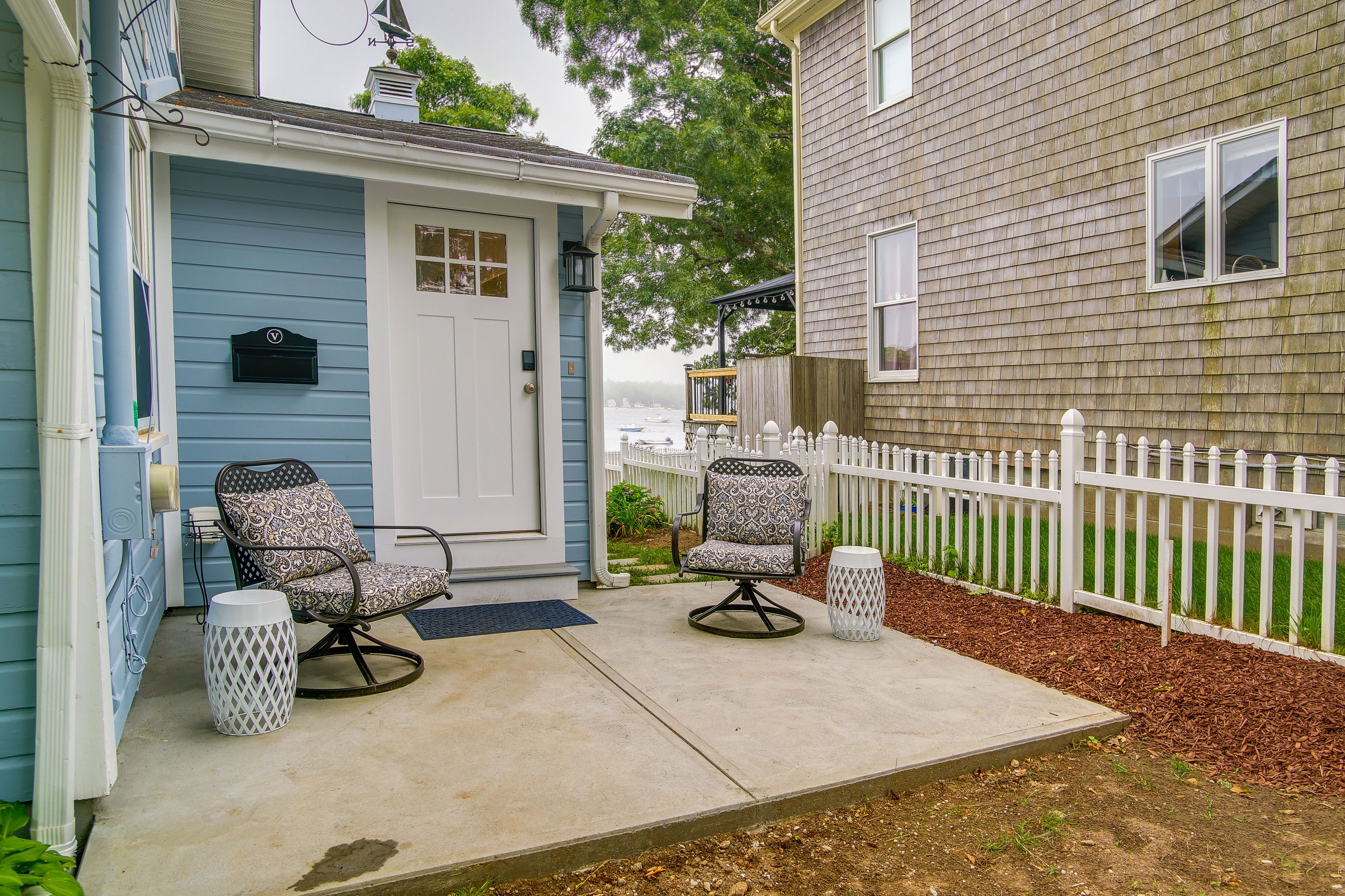 Front Patio | Outdoor Seating